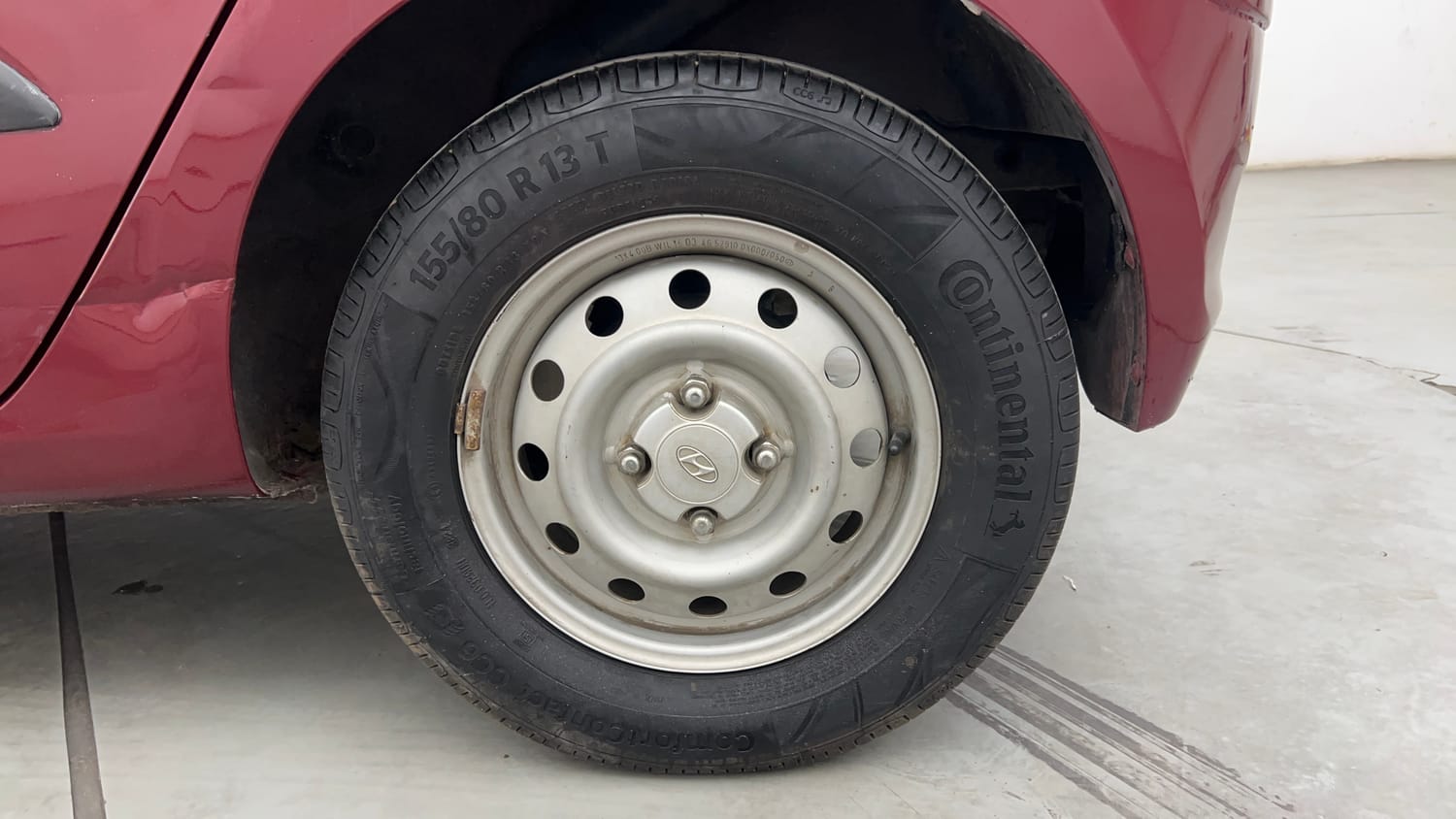 Used 2016 Hyundai i10 Magna 1.1 iRDE2 Petrol Manual tyres LEFT REAR TYRE RIM VIEW