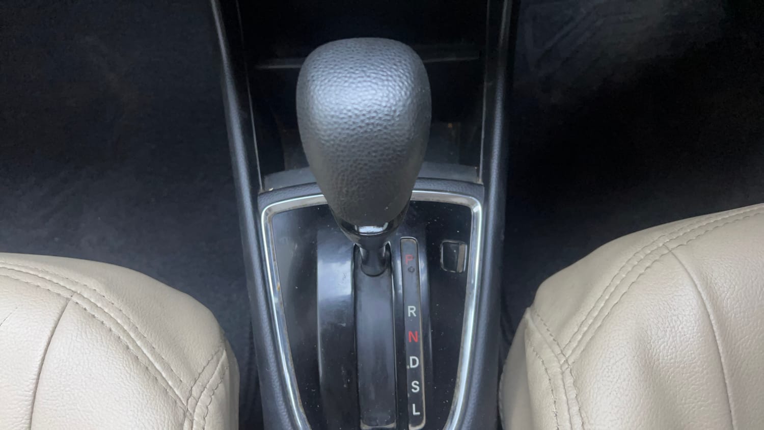 Used 2018 Honda Amaze 1.5 V CVT Diesel Diesel Automatic interior GEAR  KNOB VIEW