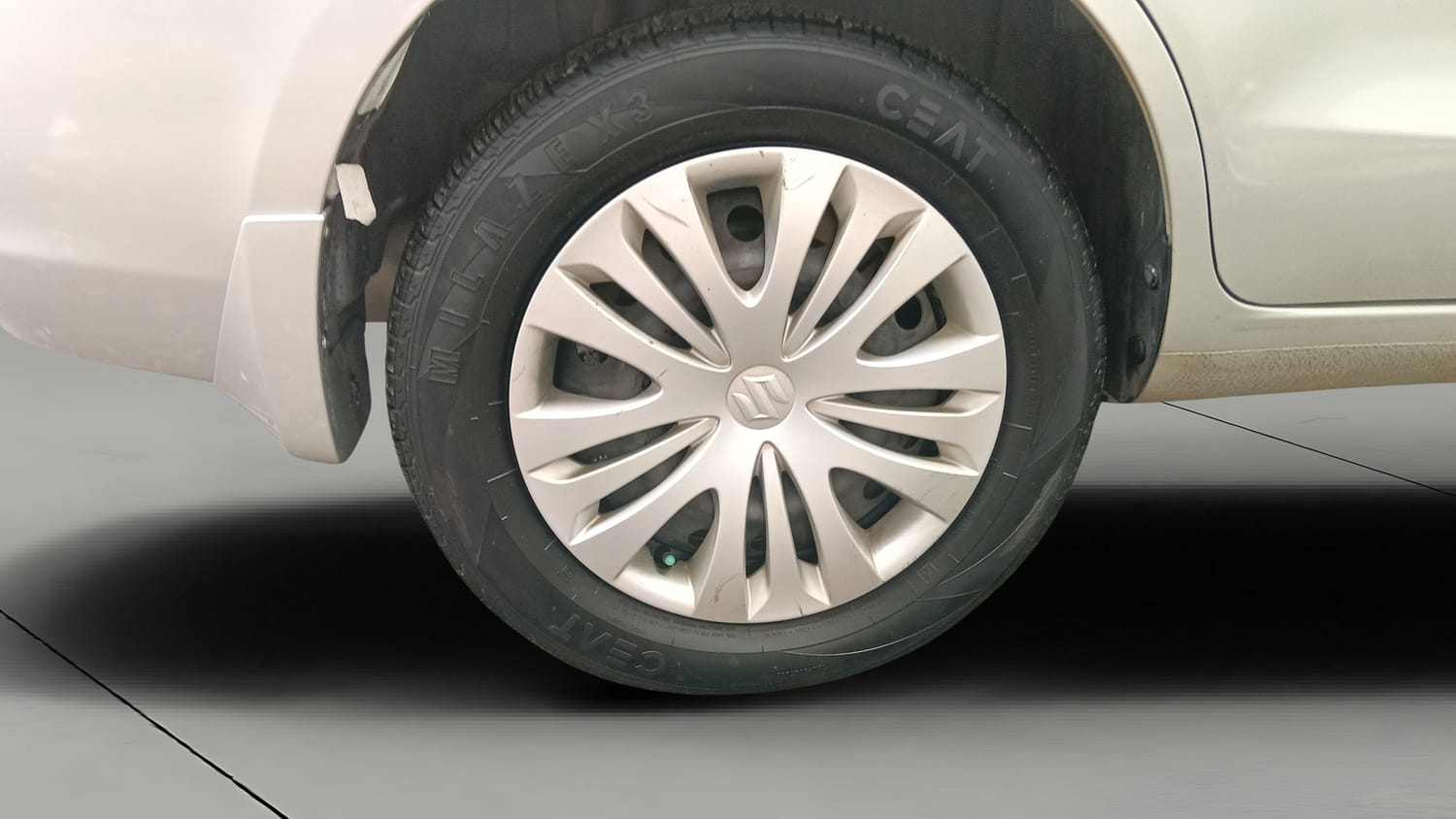 Used 2015 Maruti Suzuki Ertiga Vxi Petrol Manual tyres RIGHT REAR TYRE RIM VIEW