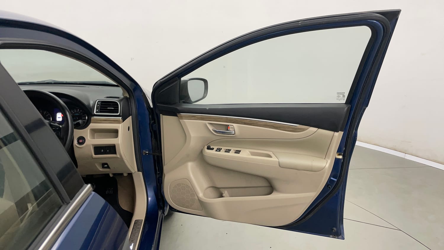 Used 2019 Maruti Suzuki Ciaz Alpha Hybrid 1.5 Petrol Manual interior RIGHT FRONT DOOR OPEN VIEW