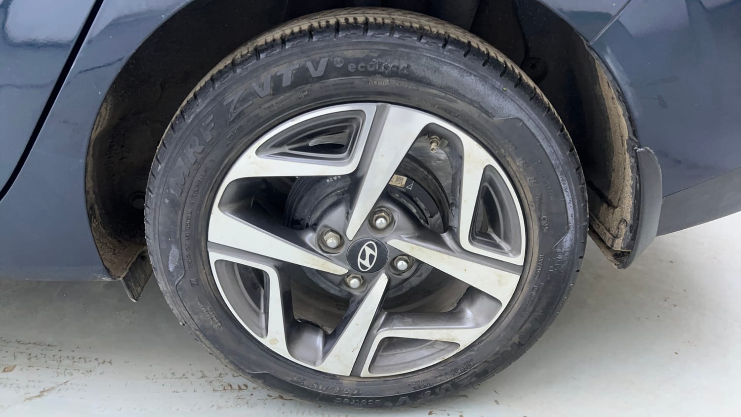 Used 2023 Hyundai Aura SX 1.2 CNG Cng Manual tyres LEFT REAR TYRE RIM VIEW