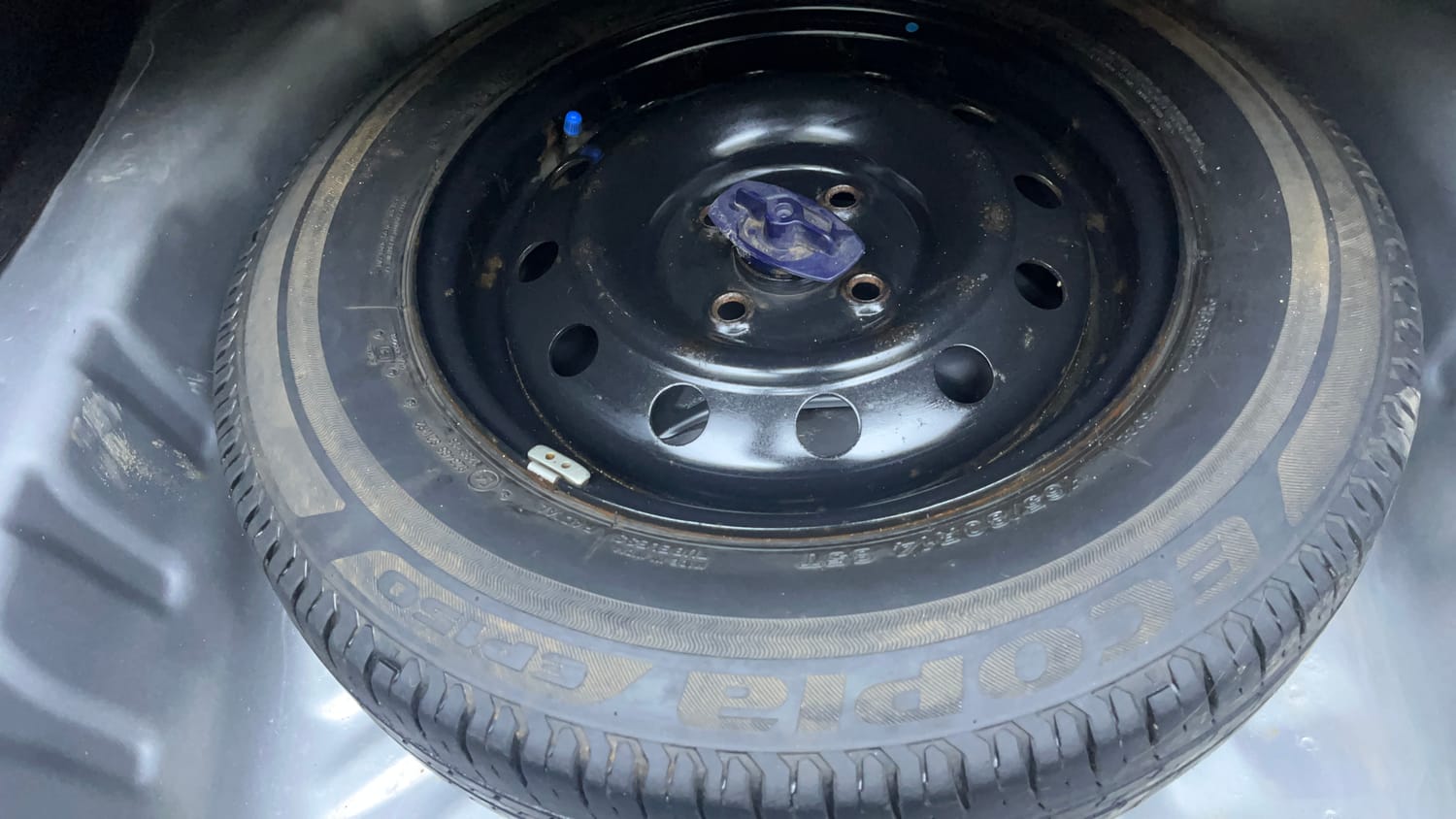 Used 2017 Maruti Suzuki Dzire VXi AMT Petrol Automatic tyres SPARE TYRE VIEW