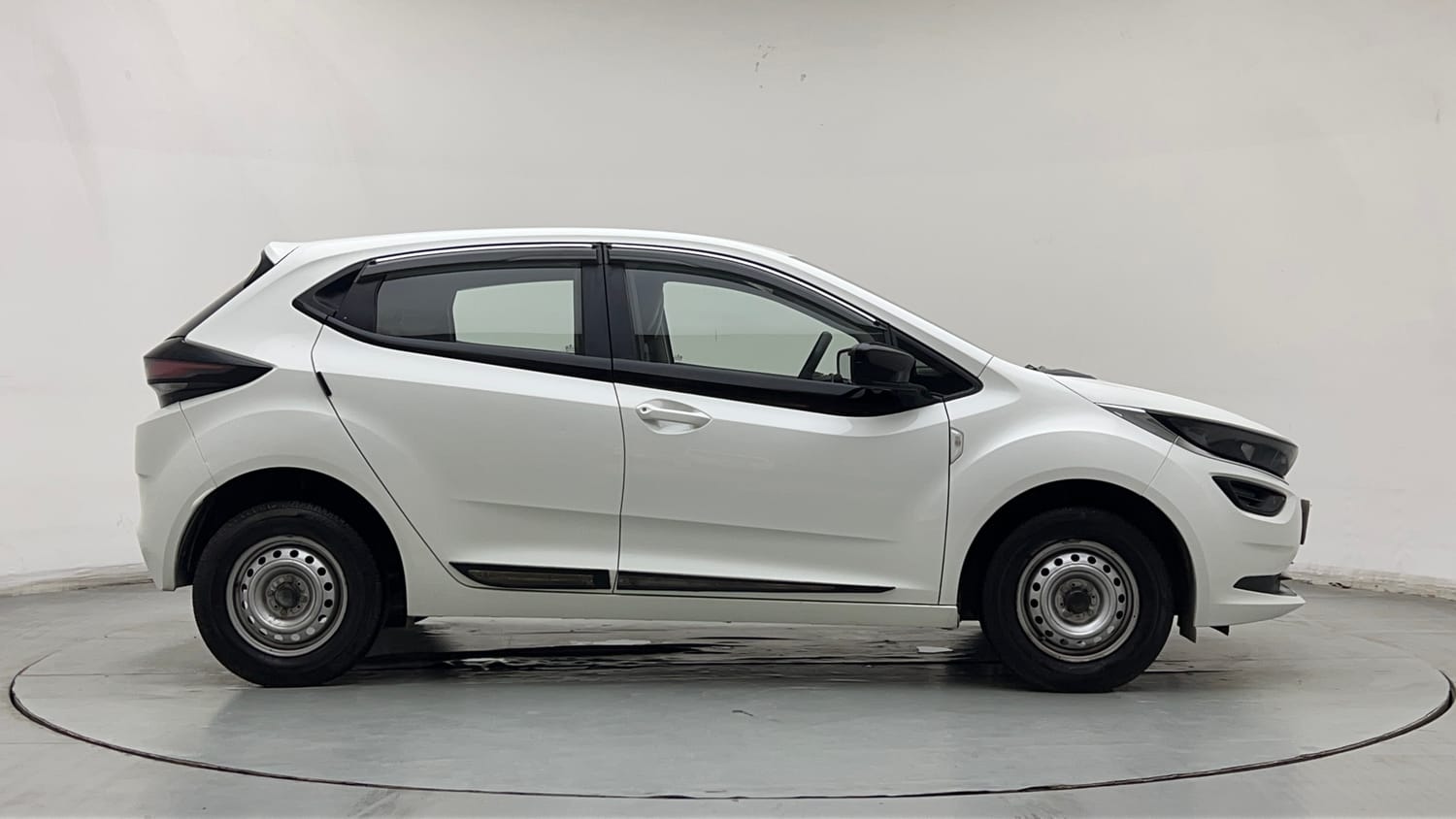 Used 2022 Tata Altroz XE Petrol Petrol Manual exterior RIGHT SIDE VIEW