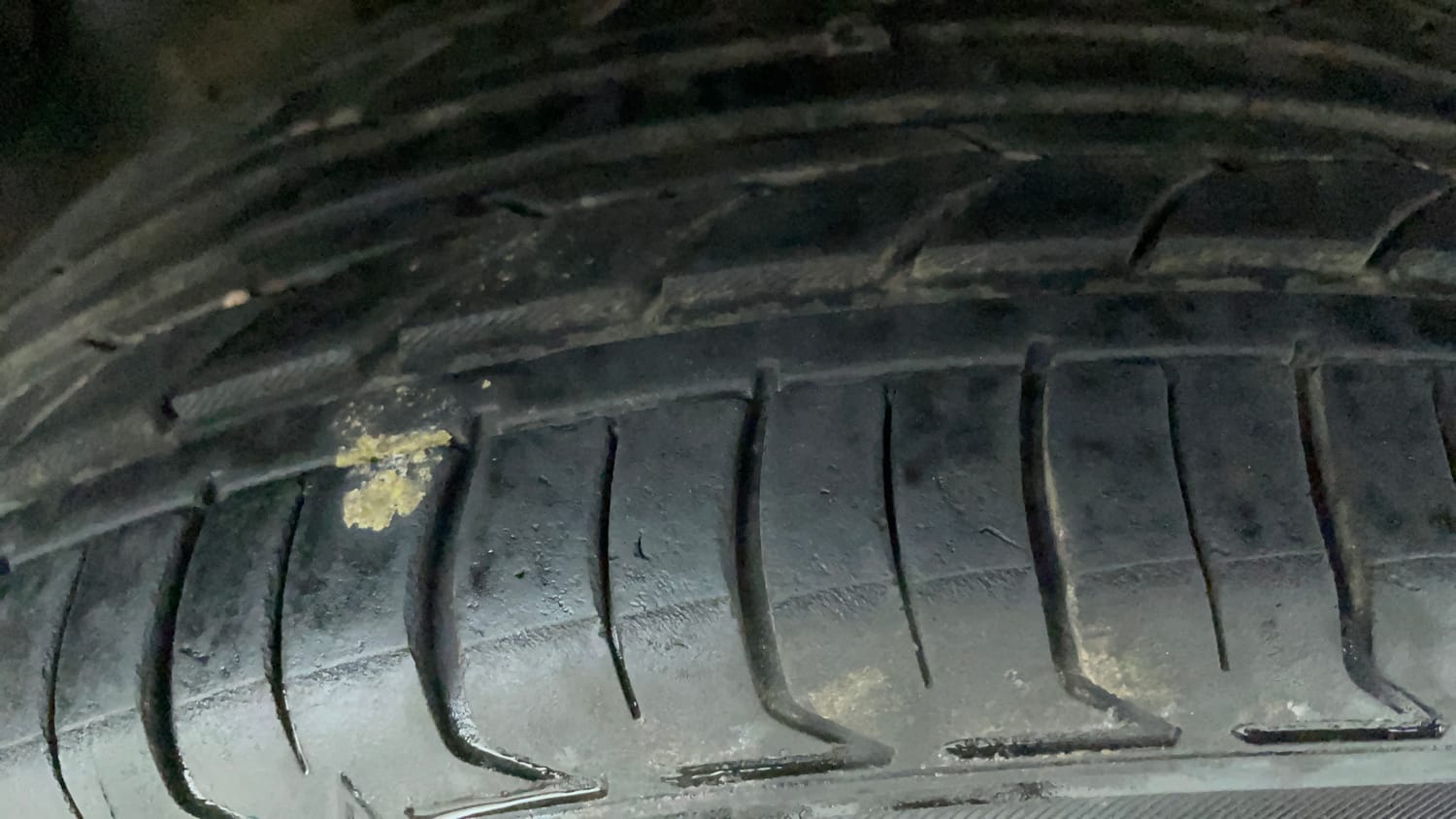Used 2017 Volkswagen Ameo Comfortline 1.2L (P) Petrol Manual tyres RIGHT REAR TYRE TREAD VIEW