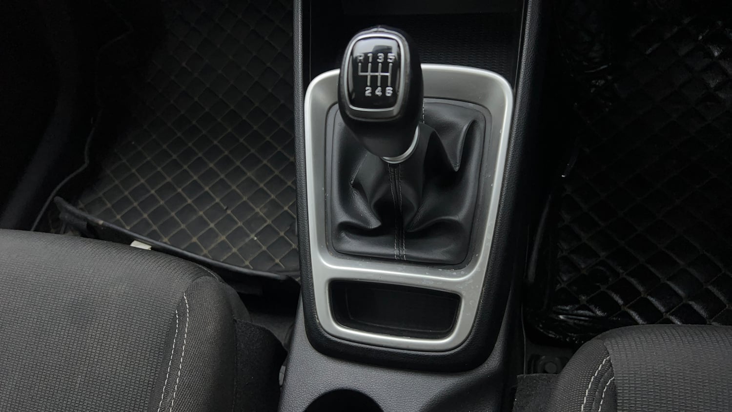 Used 2021 Hyundai Venue SX 1.0 Turbo Petrol Manual interior GEAR  KNOB VIEW