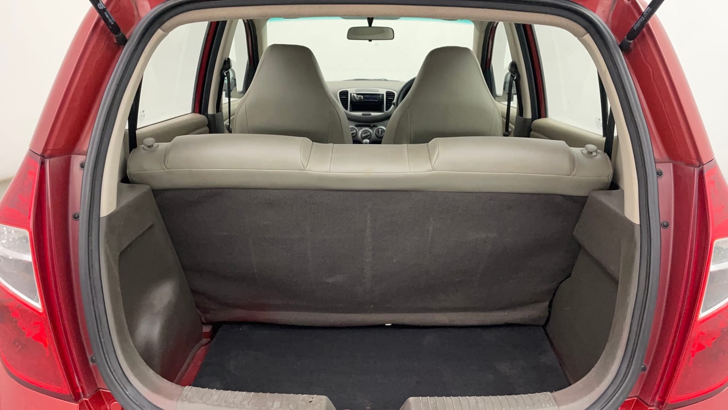 Used 2012 Hyundai i10 Era 1.1 iRDE2 Petrol Manual interior DICKY INSIDE VIEW