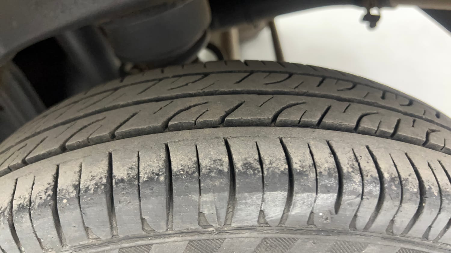 Used 2014 Maruti Suzuki Alto 800 LXI CNG (outside fitted) Cng Manual tyres LEFT REAR TYRE TREAD VIEW