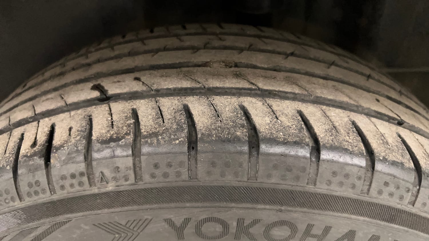 Used 2014 Volkswagen Vento Highline Petrol Petrol Manual tyres LEFT REAR TYRE TREAD VIEW