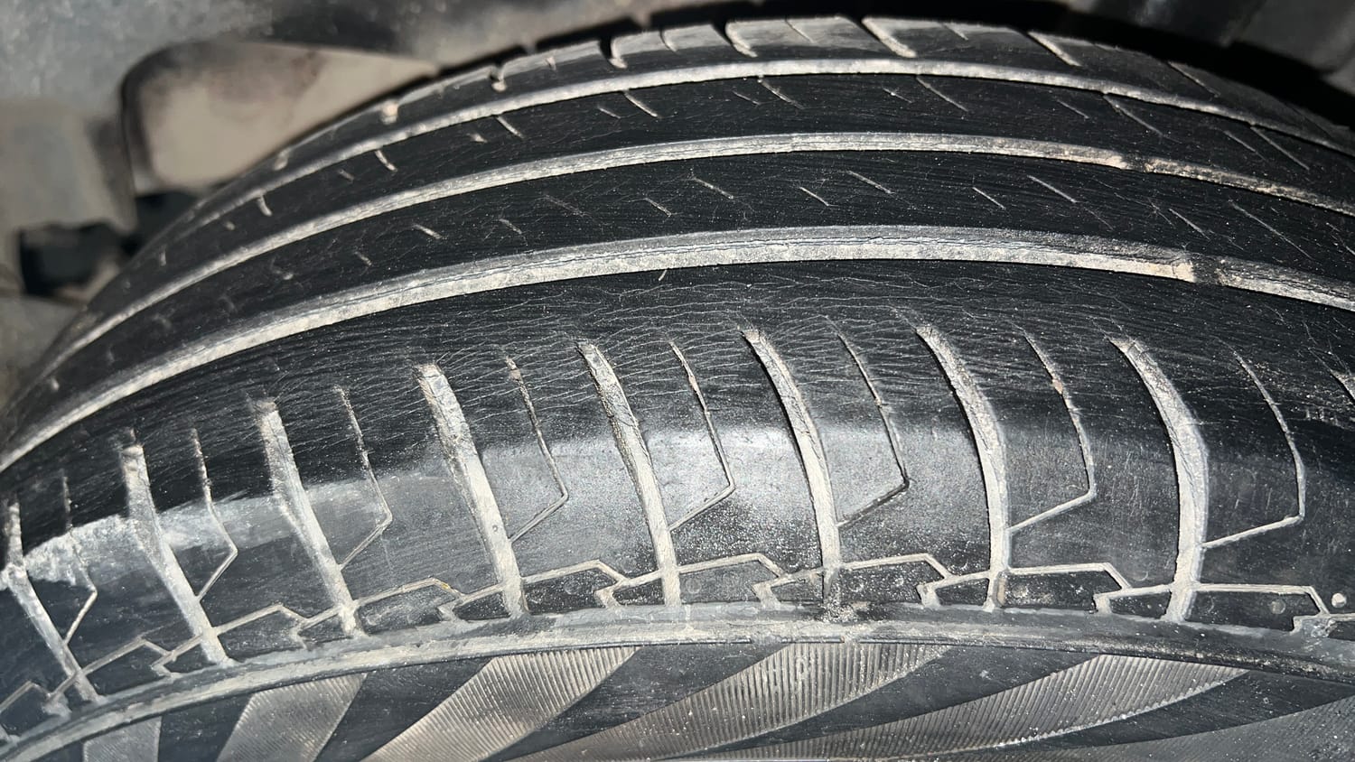 Used 2021 Maruti Suzuki Swift VXi Petrol Manual tyres LEFT REAR TYRE TREAD VIEW