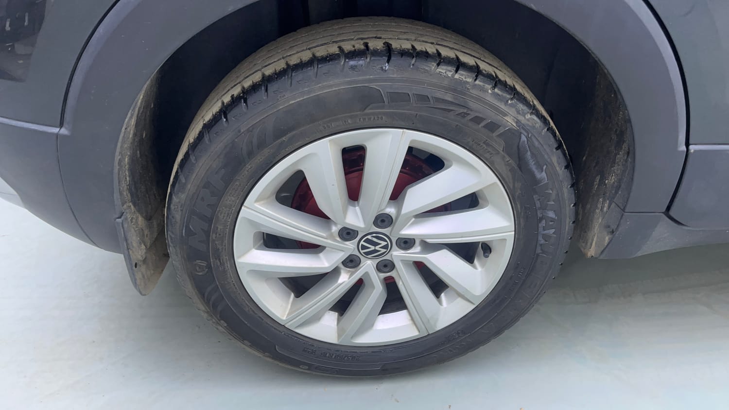 Used 2023 Volkswagen Taigun Highline 1.0 TSI MT Petrol Manual tyres RIGHT REAR TYRE RIM VIEW