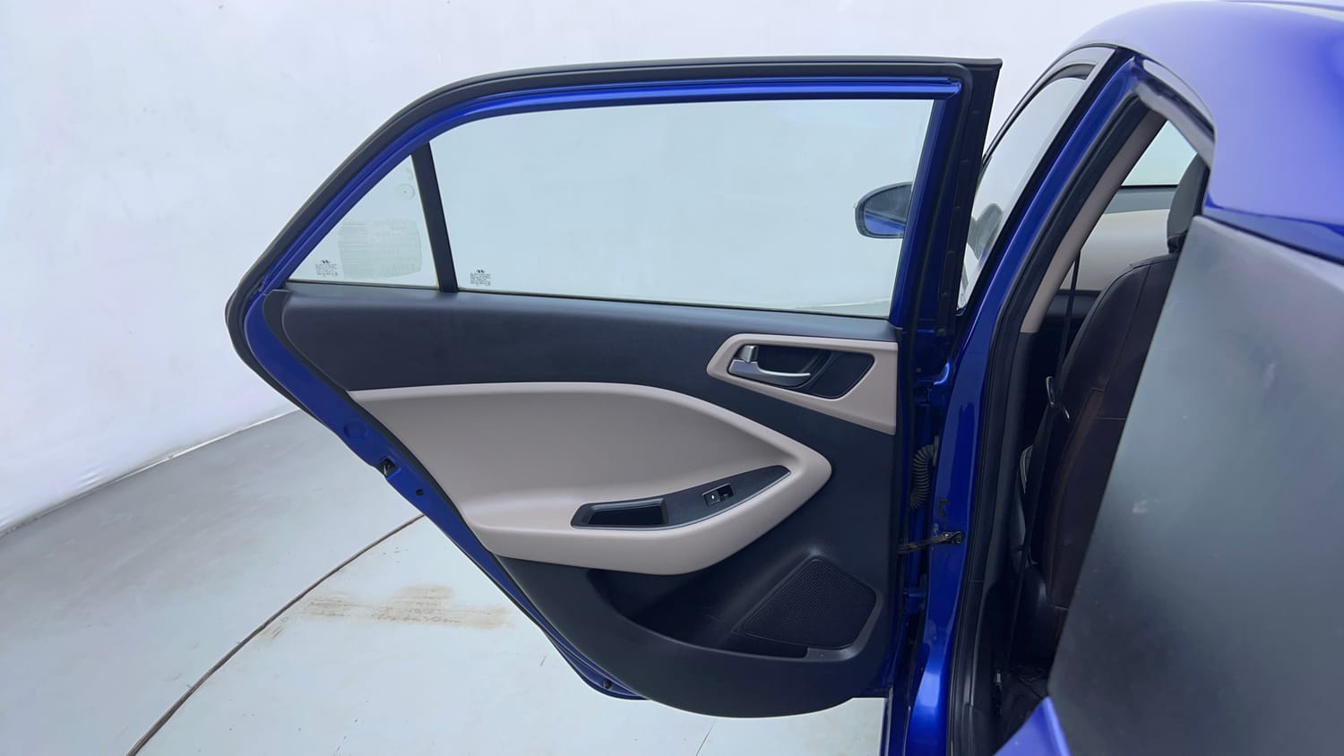 Used 2015 Hyundai Elite i20 Asta 1.4 CRDI Diesel Manual interior LEFT REAR DOOR OPEN VIEW