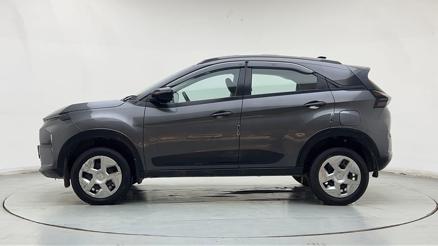 Used 2024 Tata Nexon Pure 1.2 Revotron Petrol 6MT Petrol Manual exterior LEFT SIDE VIEW