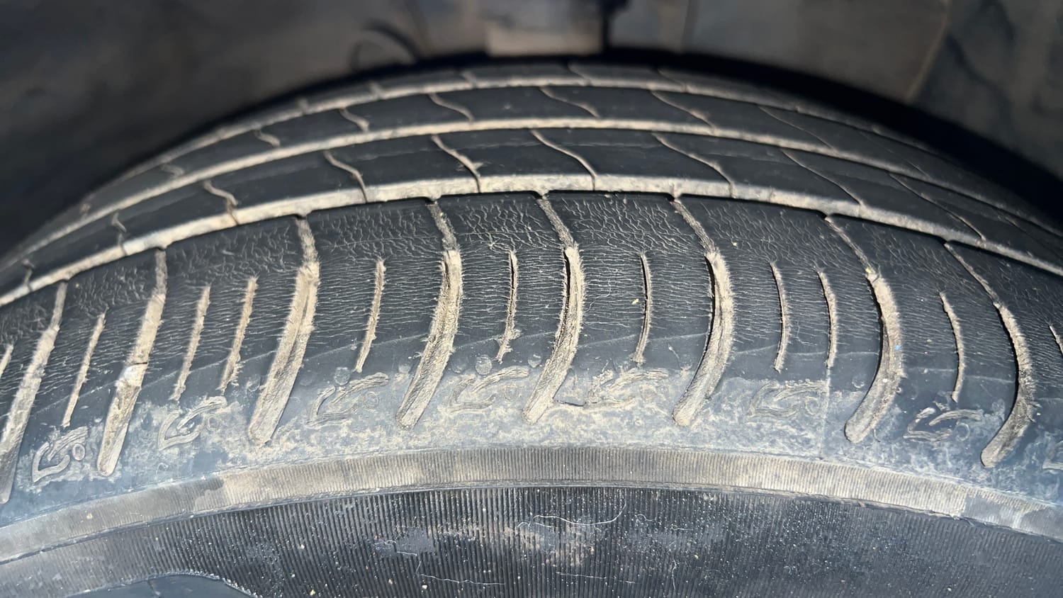 Used 2015 Hyundai Elite i20 Asta 1.4 CRDI Diesel Manual tyres RIGHT FRONT TYRE TREAD VIEW