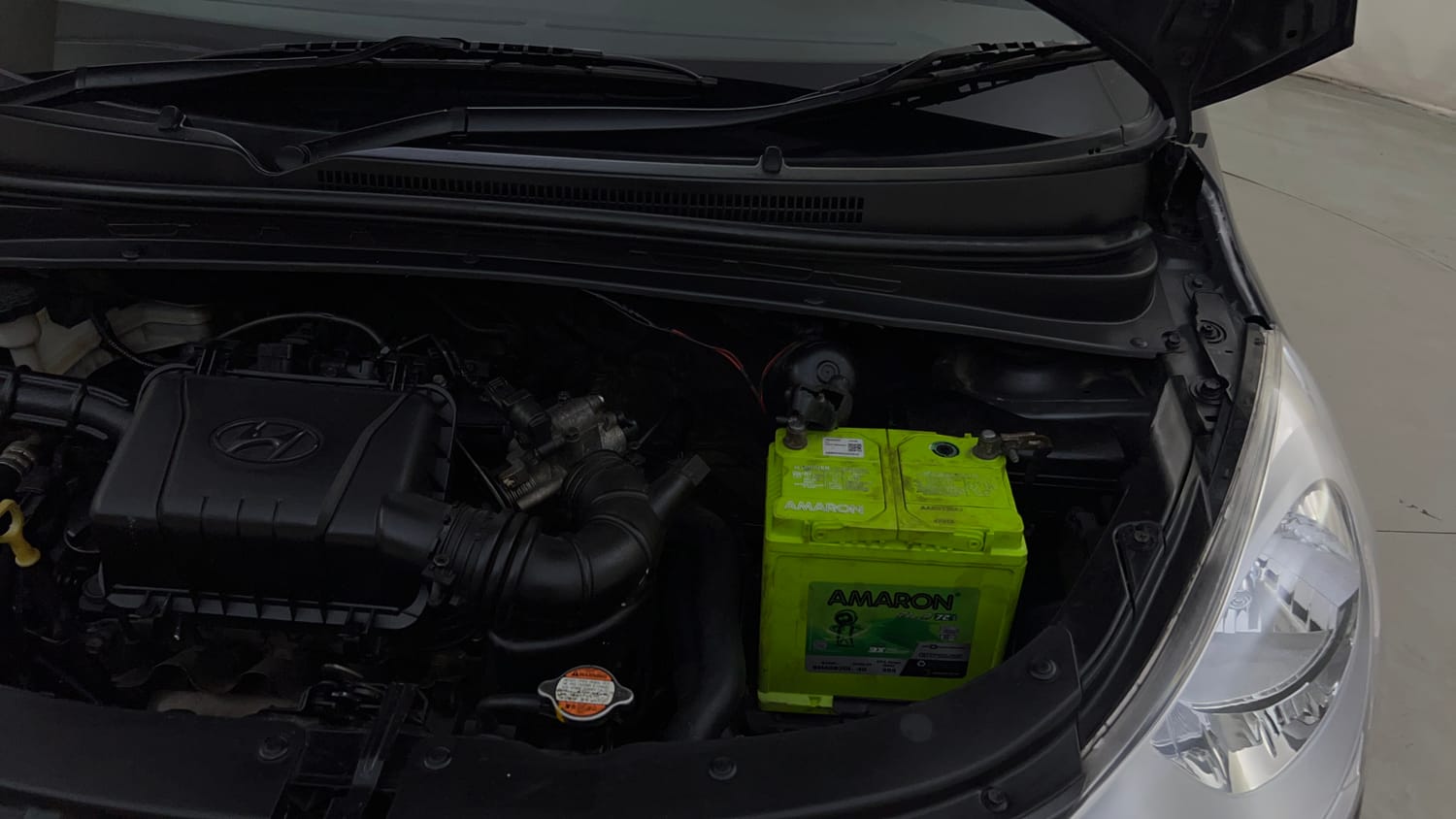 Used 2012 Hyundai i10 Era 1.1 iRDE2 Petrol Manual engine ENGINE LEFT SIDE HINGE & APRON VIEW