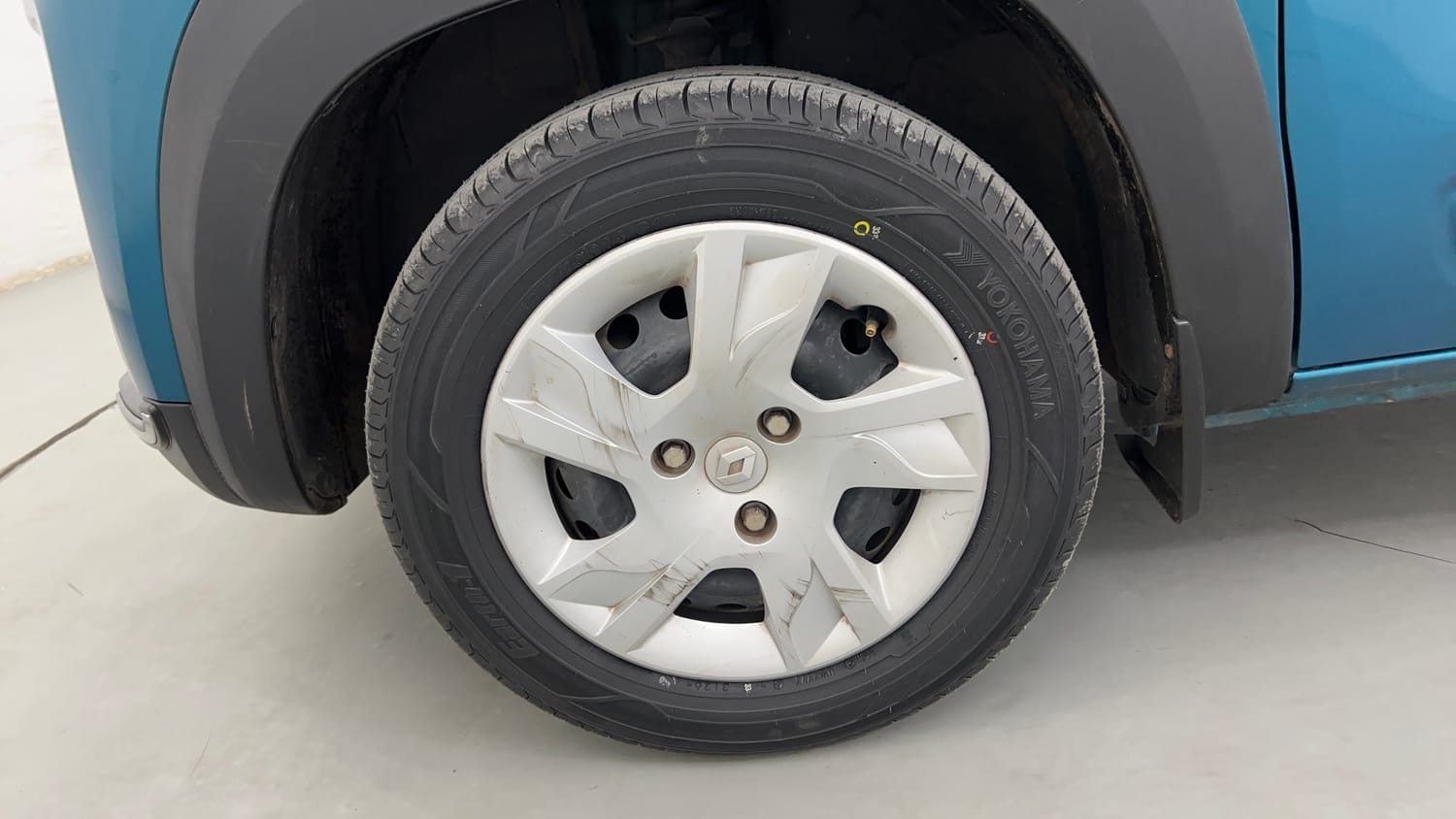 Used 2022 Renault Kwid RXT 1.0 (O) Petrol Manual tyres LEFT FRONT TYRE RIM VIEW