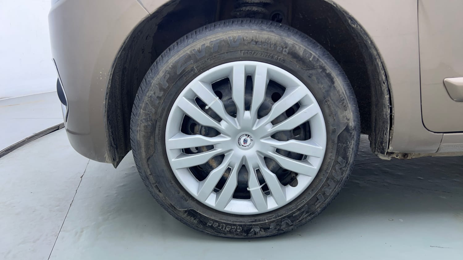 Used 2024 Maruti Suzuki Wagon R VXI 1.0 CNG Cng Manual tyres LEFT FRONT TYRE RIM VIEW