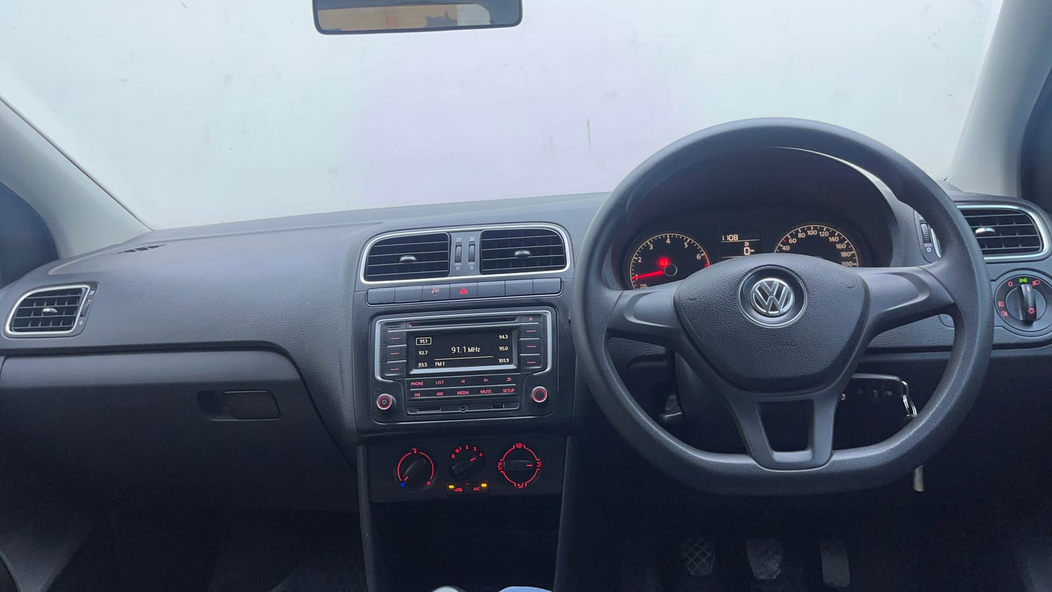 Used 2016 Volkswagen Polo Comfortline 1.2L (P) Petrol Manual interior DASHBOARD VIEW