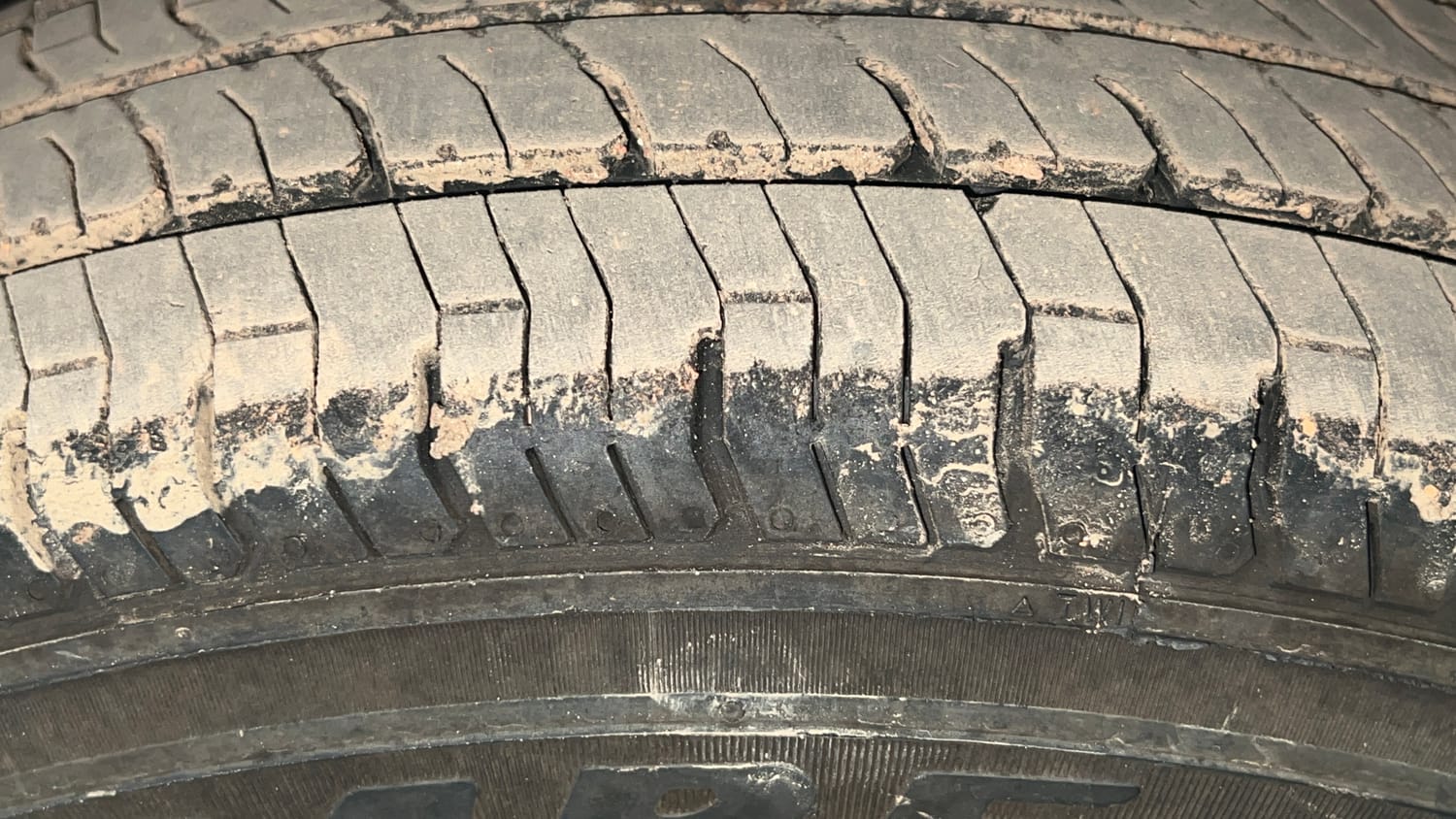 Used 2019 Renault Kwid CLIMBER 1.0 Petrol Manual tyres LEFT FRONT TYRE TREAD VIEW