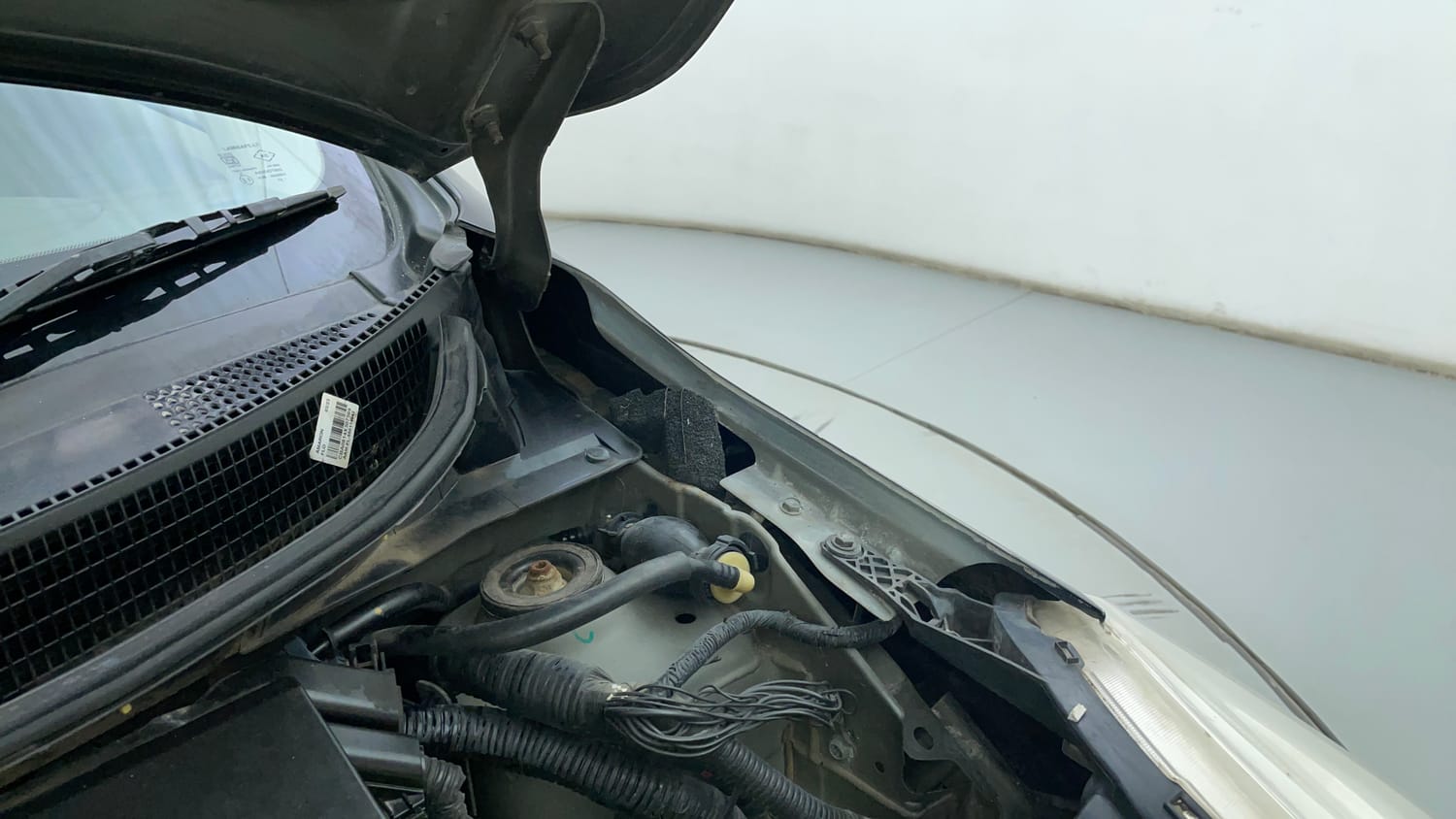 Used 2013 Nissan Sunny XV Diesel Diesel Manual engine ENGINE LEFT SIDE HINGE & APRON VIEW