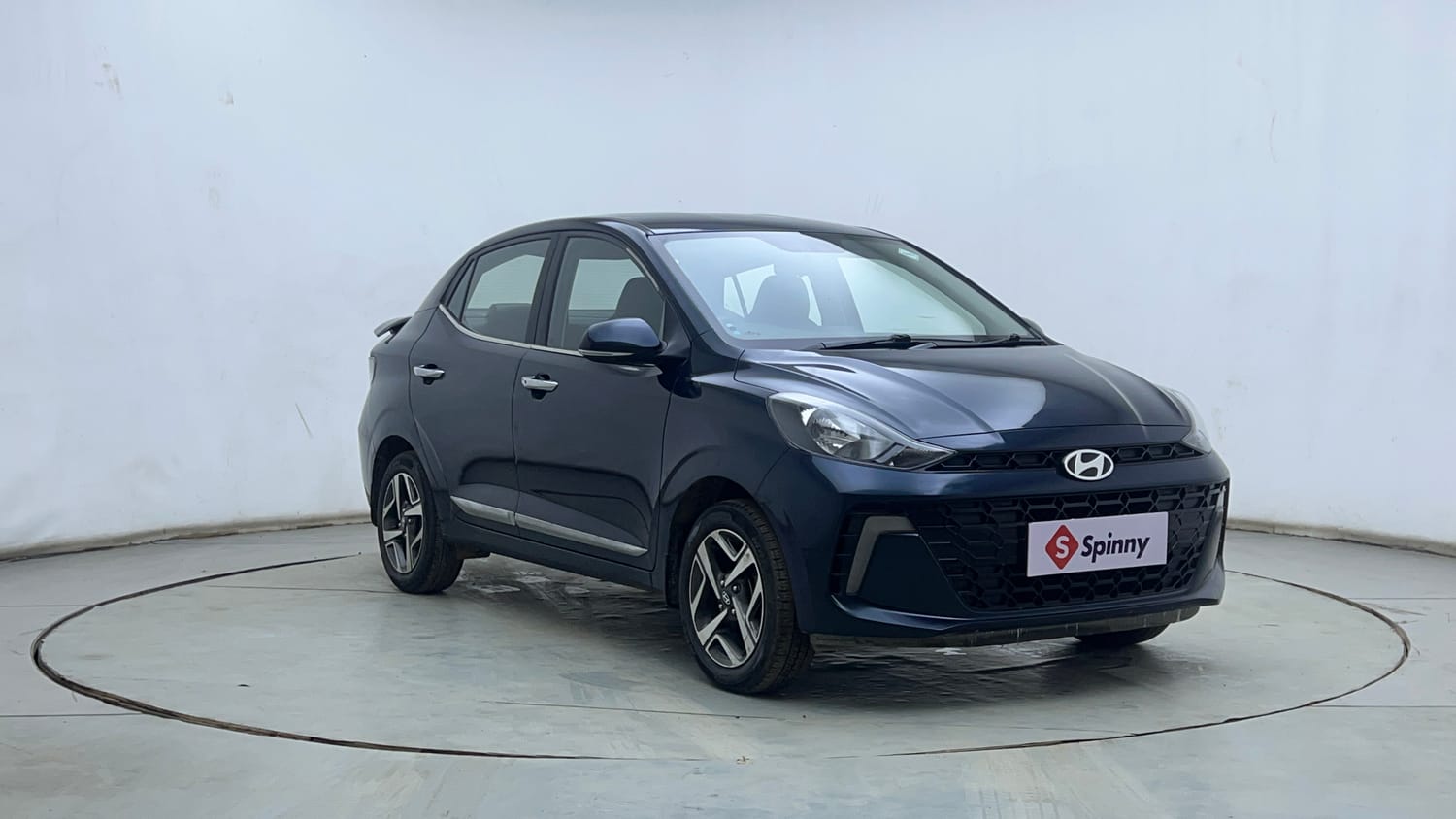 Used 2023 Hyundai Aura SX 1.2 CNG Cng Manual exterior RIGHT FRONT CORNER VIEW