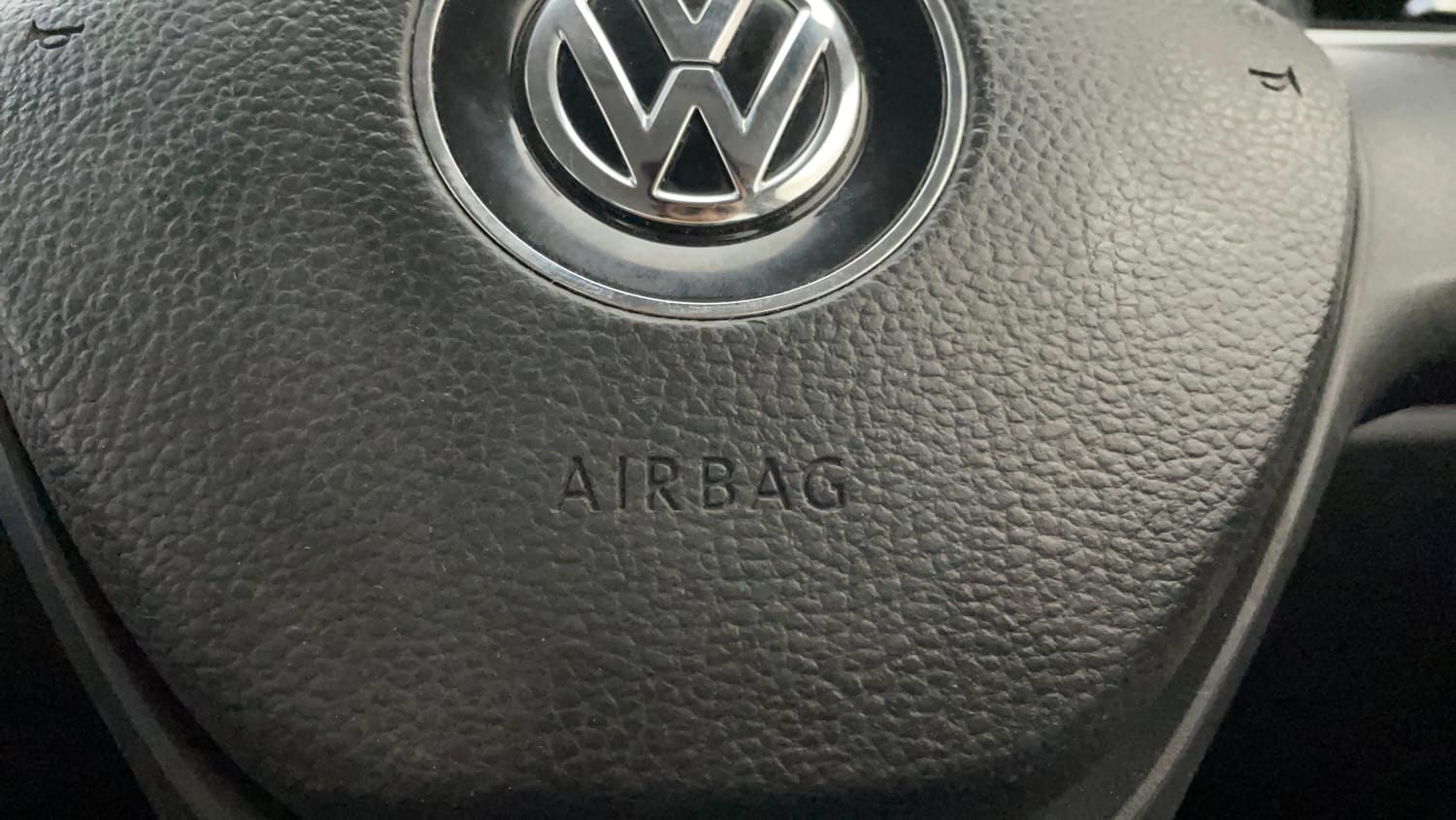 Used 2017 Volkswagen Ameo Comfortline 1.2L (P) Petrol Manual top_features Airbags