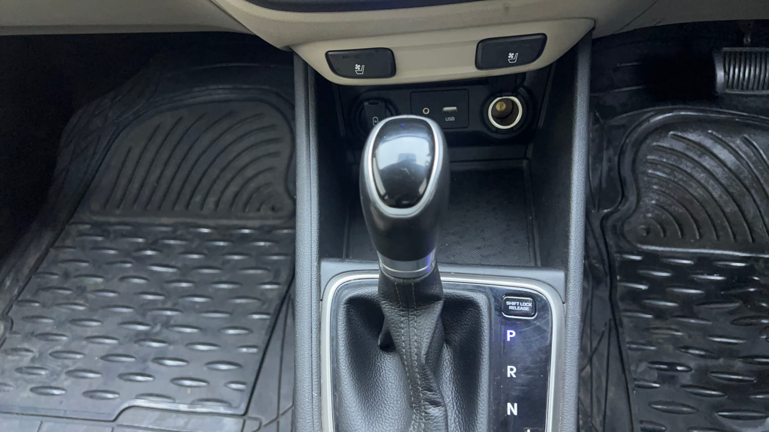 Used 2018 Hyundai Verna SX (O) 1.6 VTVT AT Petrol Automatic interior GEAR  KNOB VIEW