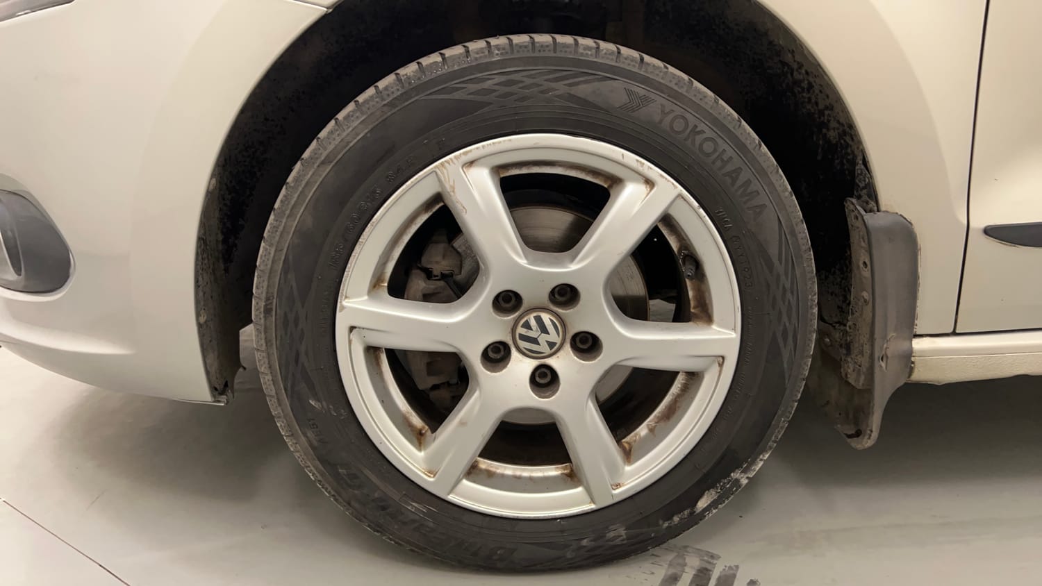 Used 2014 Volkswagen Vento Highline Petrol Petrol Manual tyres LEFT FRONT TYRE RIM VIEW