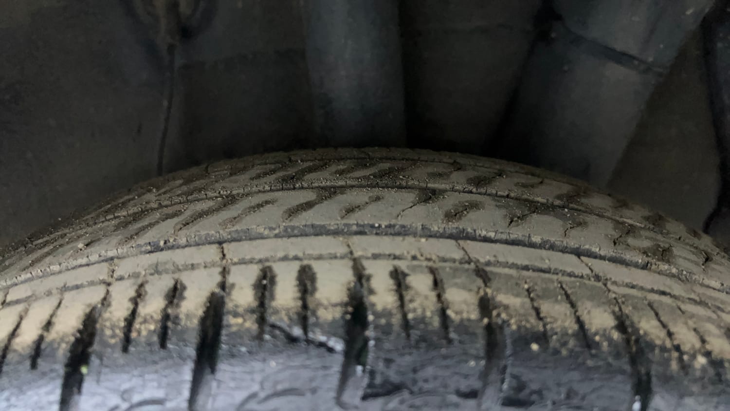 Used 2023 Hyundai Aura SX 1.2 CNG Cng Manual tyres LEFT REAR TYRE TREAD VIEW