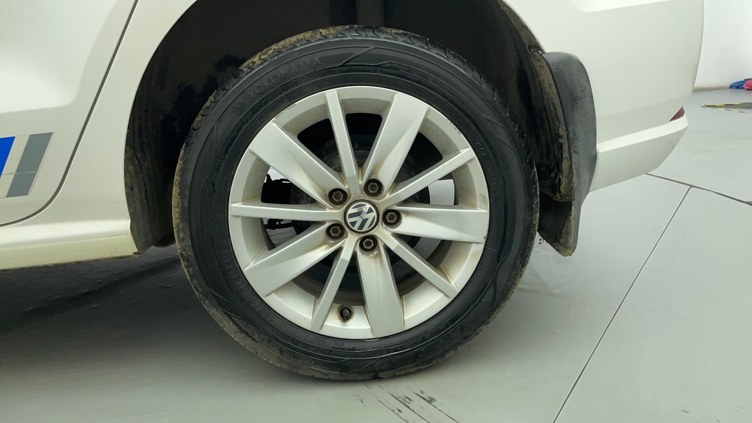 Used 2017 Volkswagen Ameo Comfortline 1.2L (P) Petrol Manual tyres LEFT REAR TYRE RIM VIEW