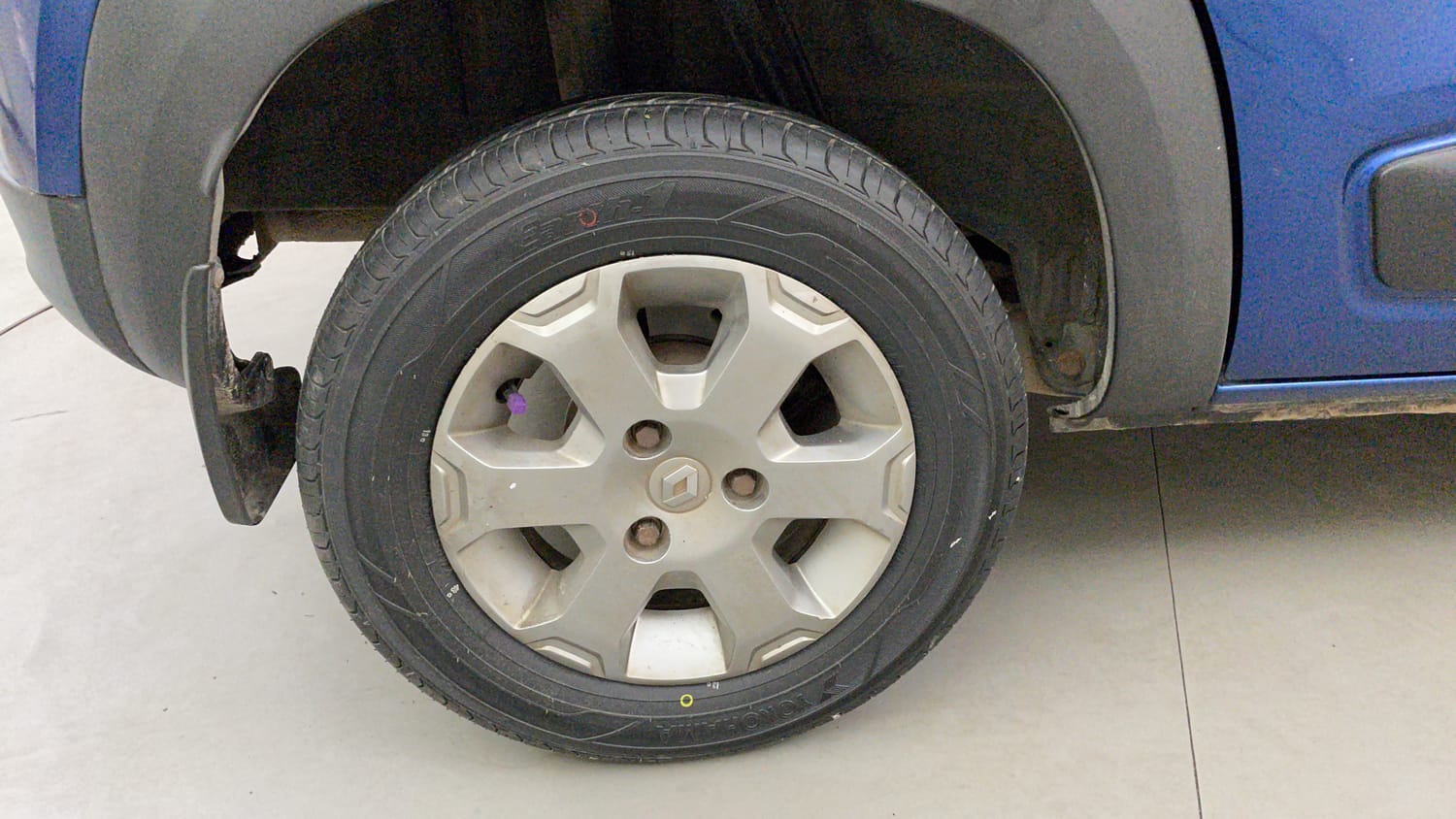 Used 2017 Renault Kwid CLIMBER 1.0 Petrol Manual tyres RIGHT REAR TYRE RIM VIEW