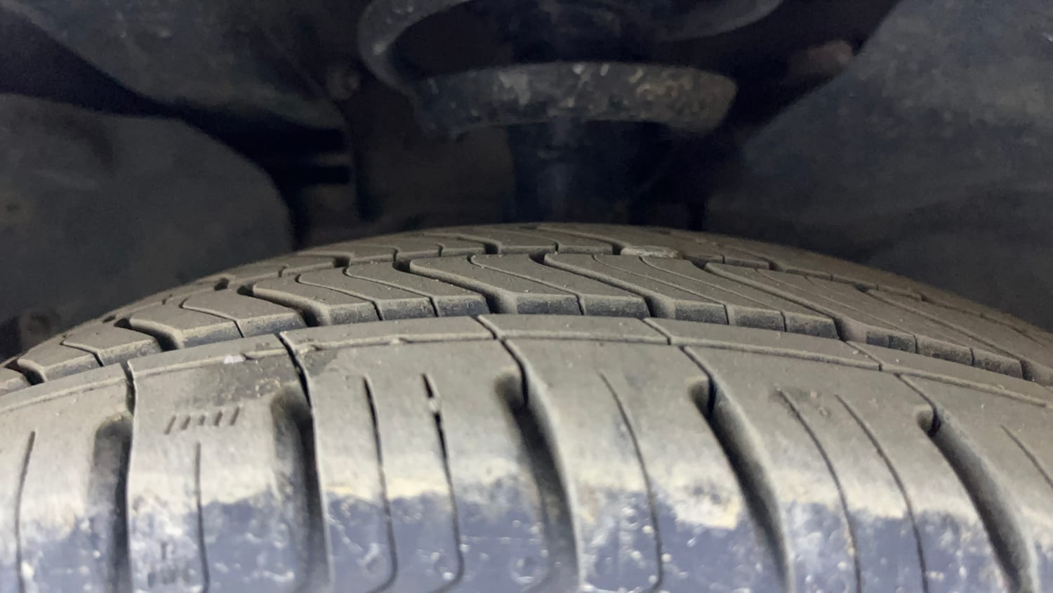 Used 2013 Ford Figo Duratec Petrol ZXI 1.2 Petrol Manual tyres LEFT FRONT TYRE TREAD VIEW
