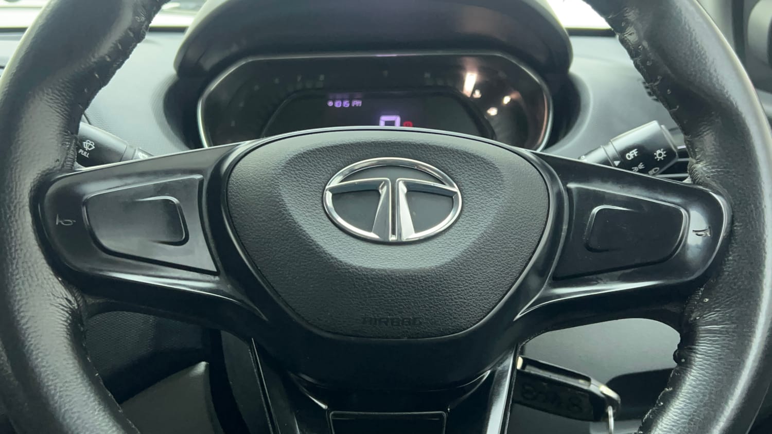 Used 2020 Tata Tiago XT Petrol Manual top_features Steering mounted controls