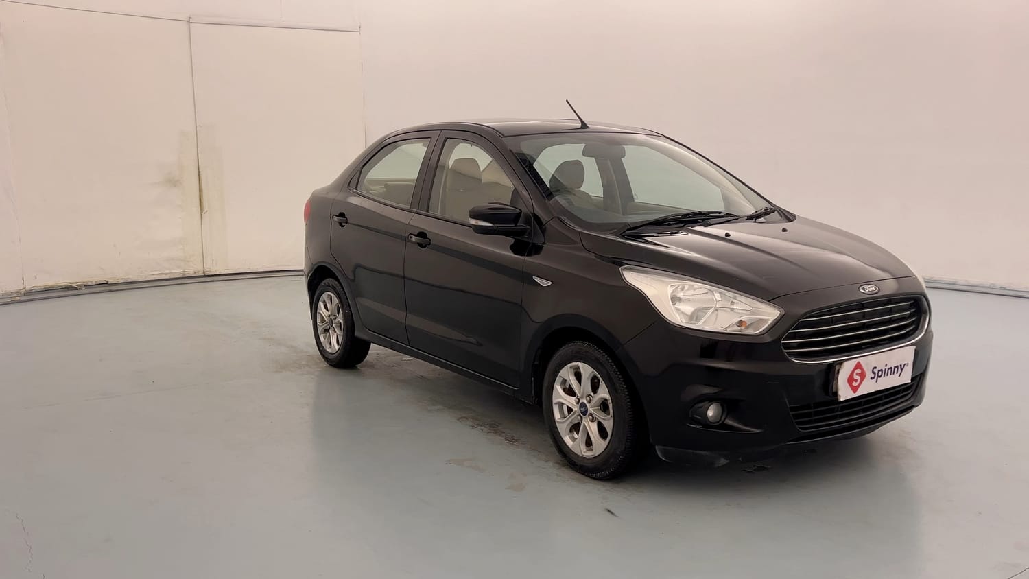 Used 2016 Ford Figo Aspire Titanium 1.2 Ti-VCT Petrol Manual exterior RIGHT FRONT CORNER VIEW