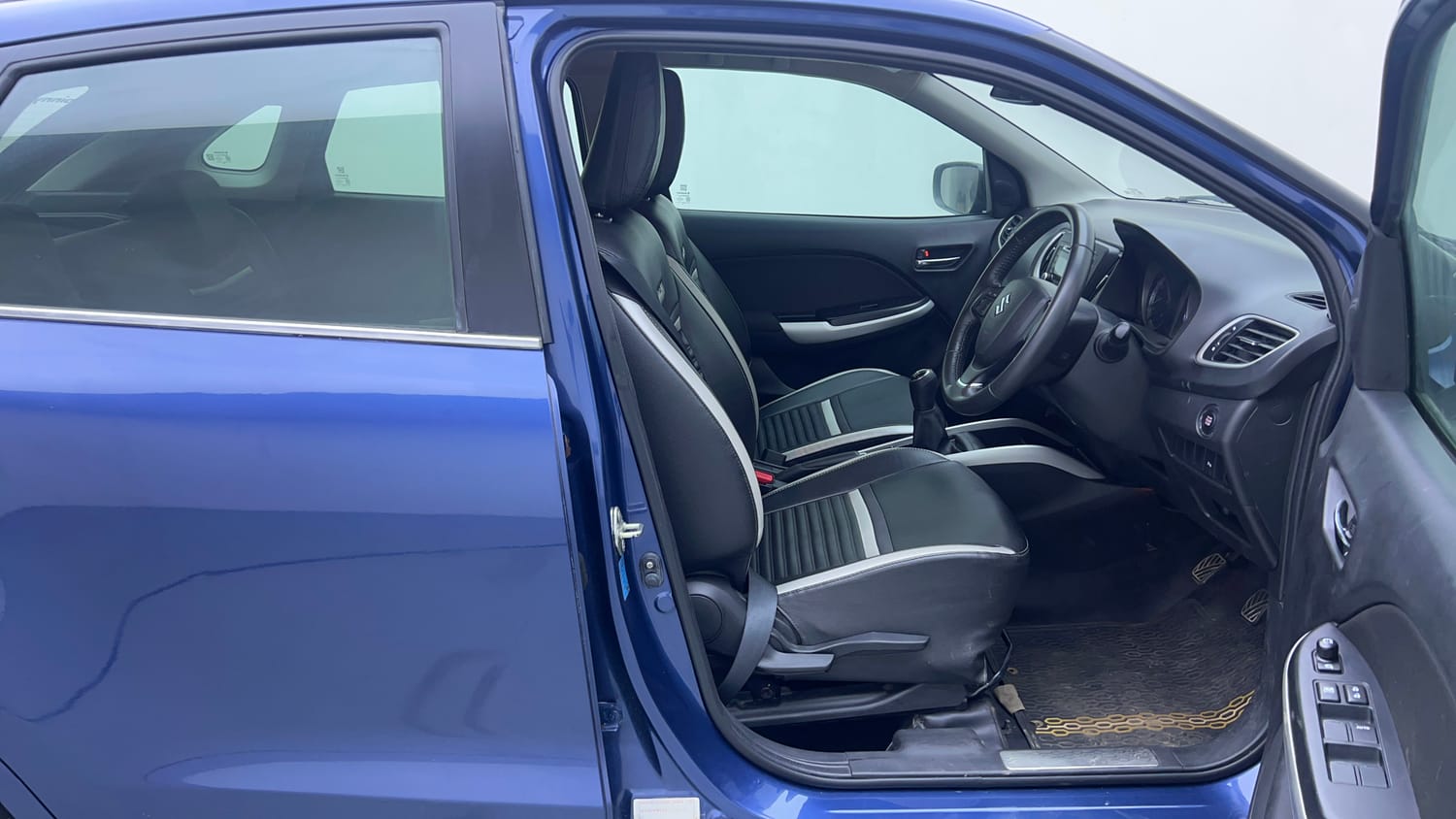 Used 2018 Maruti Suzuki Baleno Zeta 1.2 Petrol Manual interior RIGHT SIDE FRONT DOOR CABIN VIEW