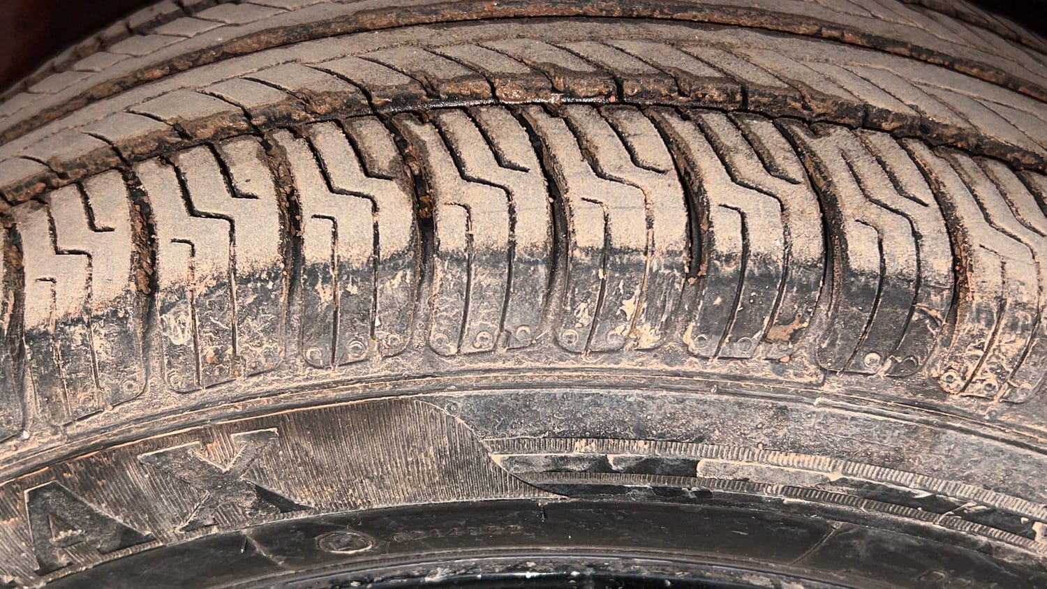 Used 2014 Volkswagen Polo Highline1.2L (P) Petrol Manual tyres RIGHT FRONT TYRE TREAD VIEW