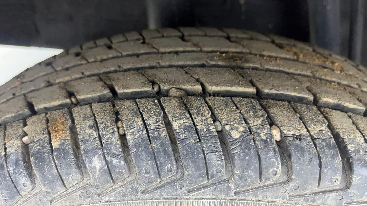 Used 2017 Renault Kwid 1.0 RXT AMT Petrol Automatic tyres RIGHT REAR TYRE TREAD VIEW