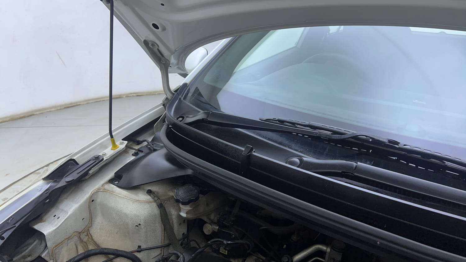 Used 2015 Hyundai i20 Active 1.2 S Petrol Manual engine ENGINE RIGHT SIDE HINGE & APRON VIEW