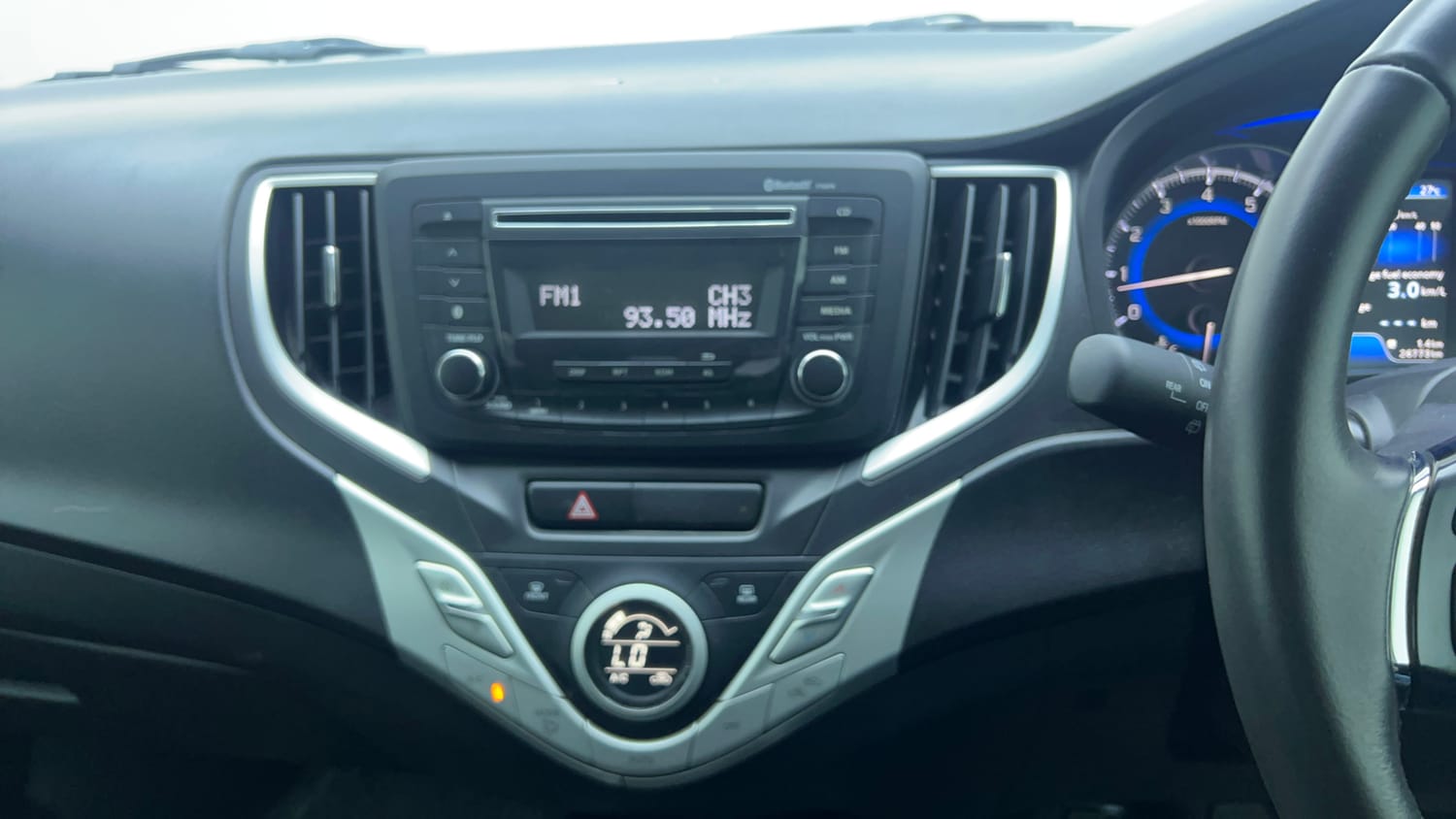 Used 2018 Maruti Suzuki Baleno Zeta 1.2 Petrol Manual top_features Integrated (in-dash) music system