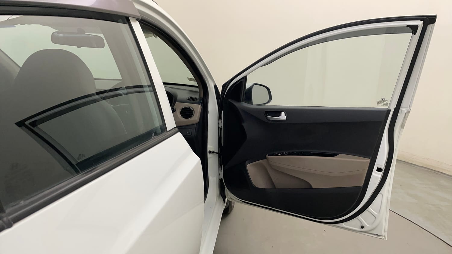 Used 2020 Hyundai Grand i10 Sportz 1.2 Kappa VTVT Petrol Manual interior RIGHT FRONT DOOR OPEN VIEW