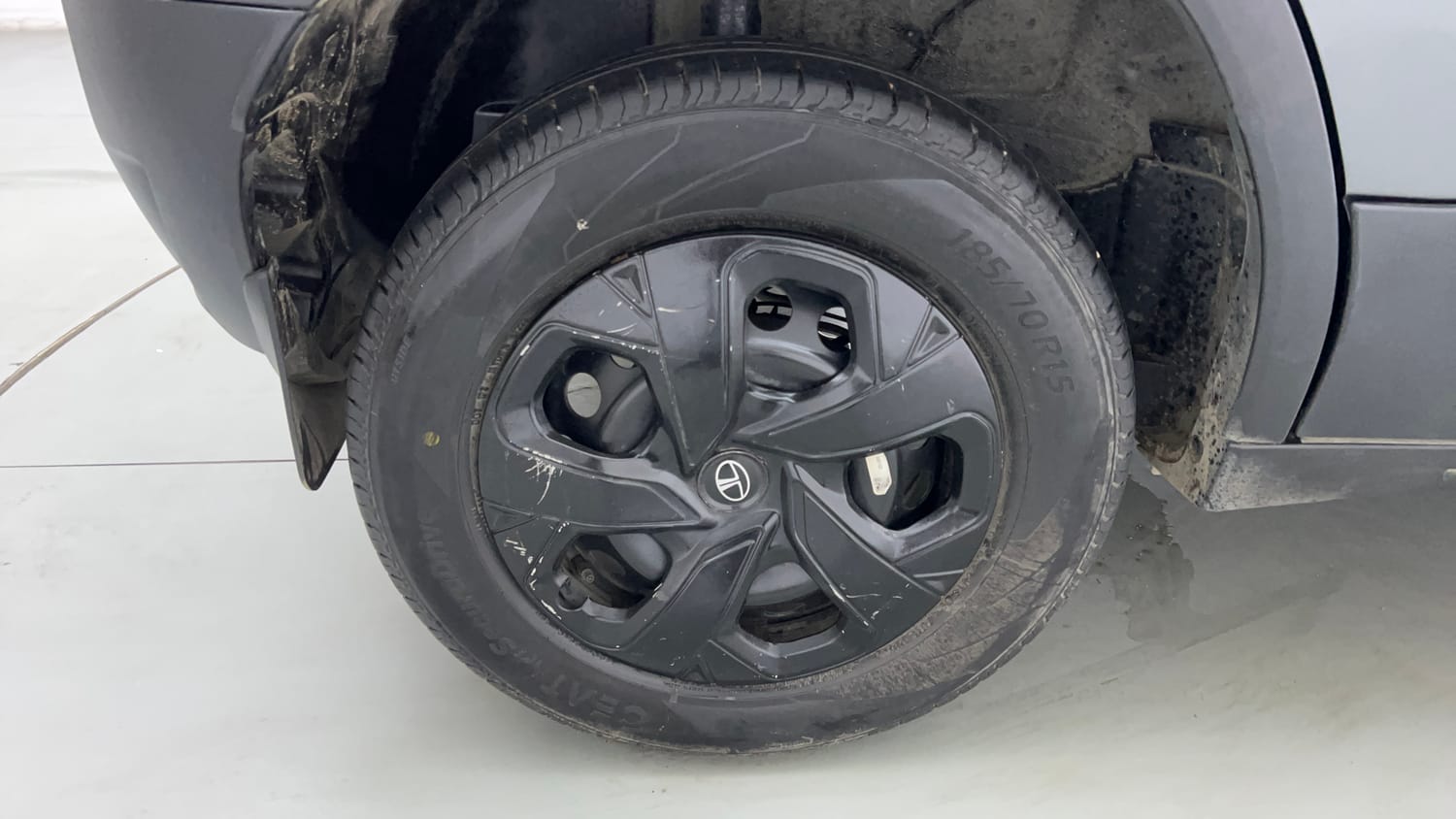 Used 2024 Tata Punch Pure MT Petrol Manual tyres RIGHT REAR TYRE RIM VIEW