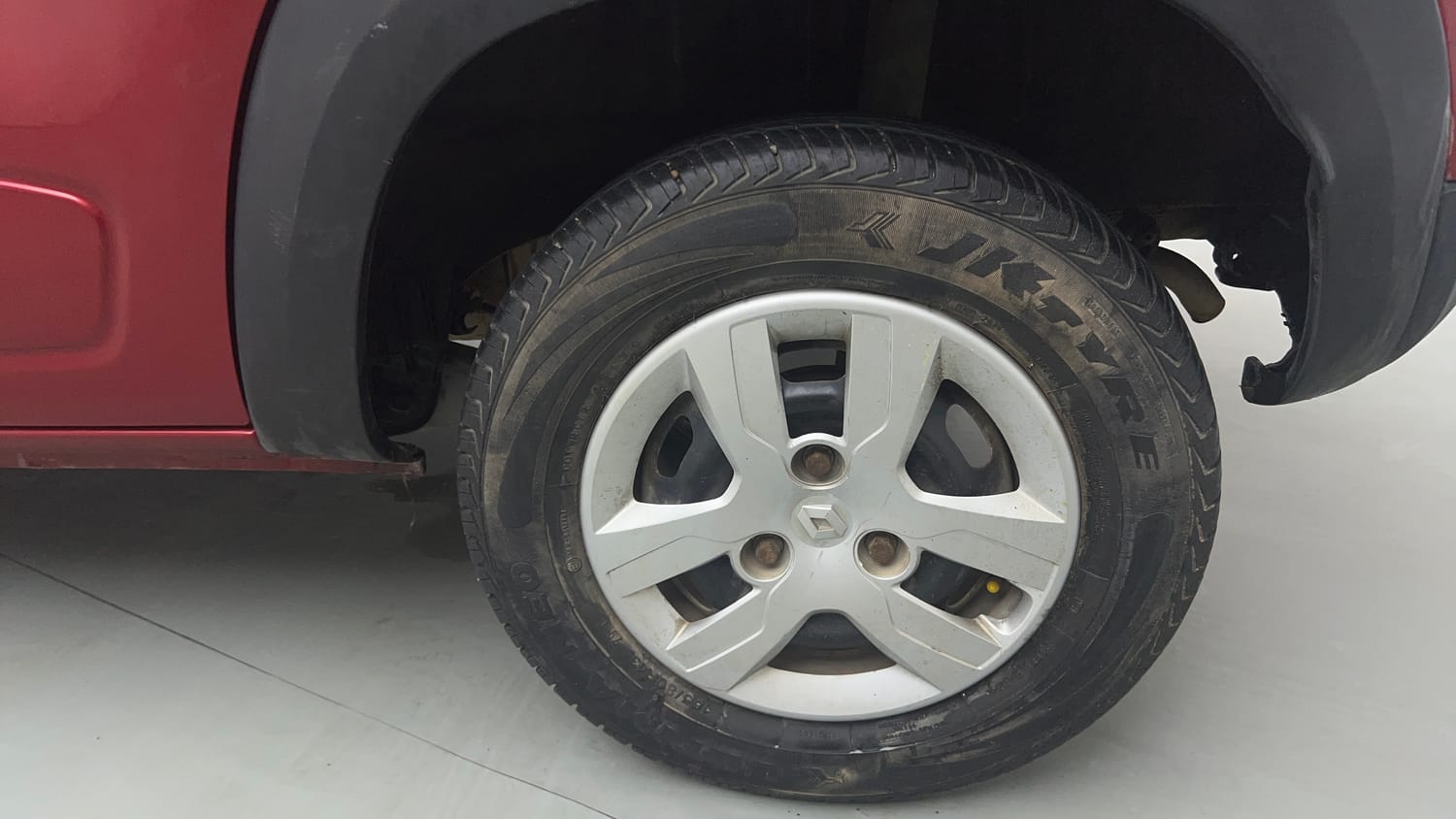 Used 2018 Renault Kwid 1.0 RXT Petrol Manual tyres LEFT REAR TYRE RIM VIEW