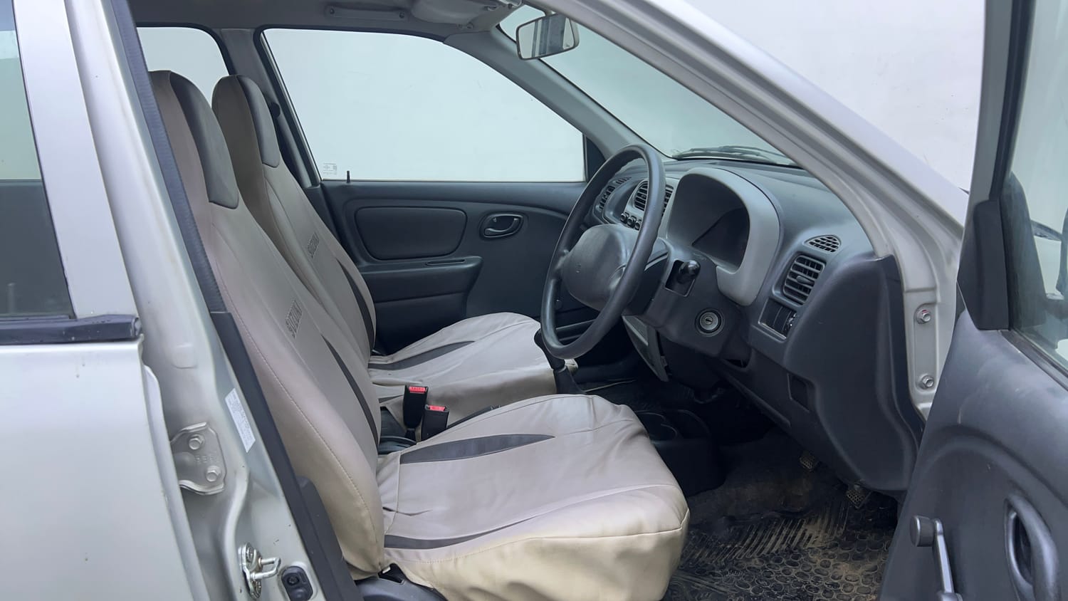 Used 2012 Maruti Suzuki Alto LXi BS-IV Petrol Manual interior RIGHT SIDE FRONT DOOR CABIN VIEW