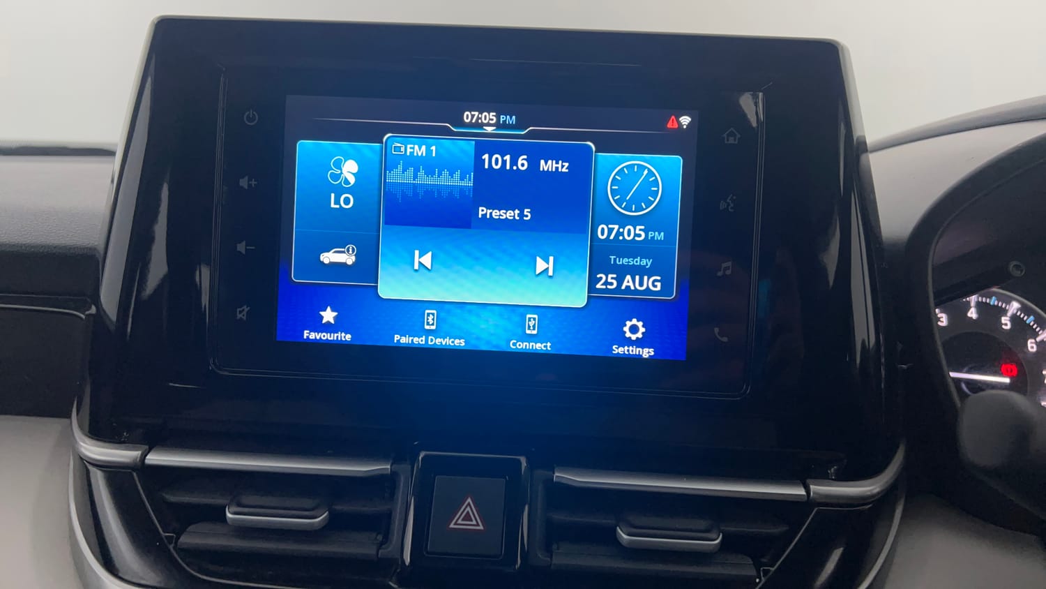 Used 2026 Maruti Suzuki Victoris VXI MT 2W Petrol Manual top_features Integrated (in-dash) music system
