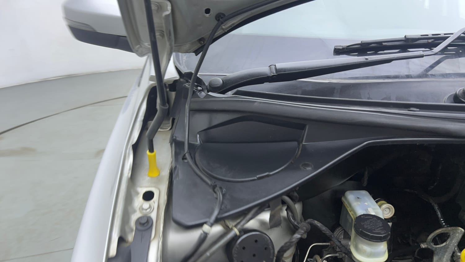 Used 2017 Tata Tiago Revotron XZA Petrol Automatic engine ENGINE RIGHT SIDE HINGE & APRON VIEW