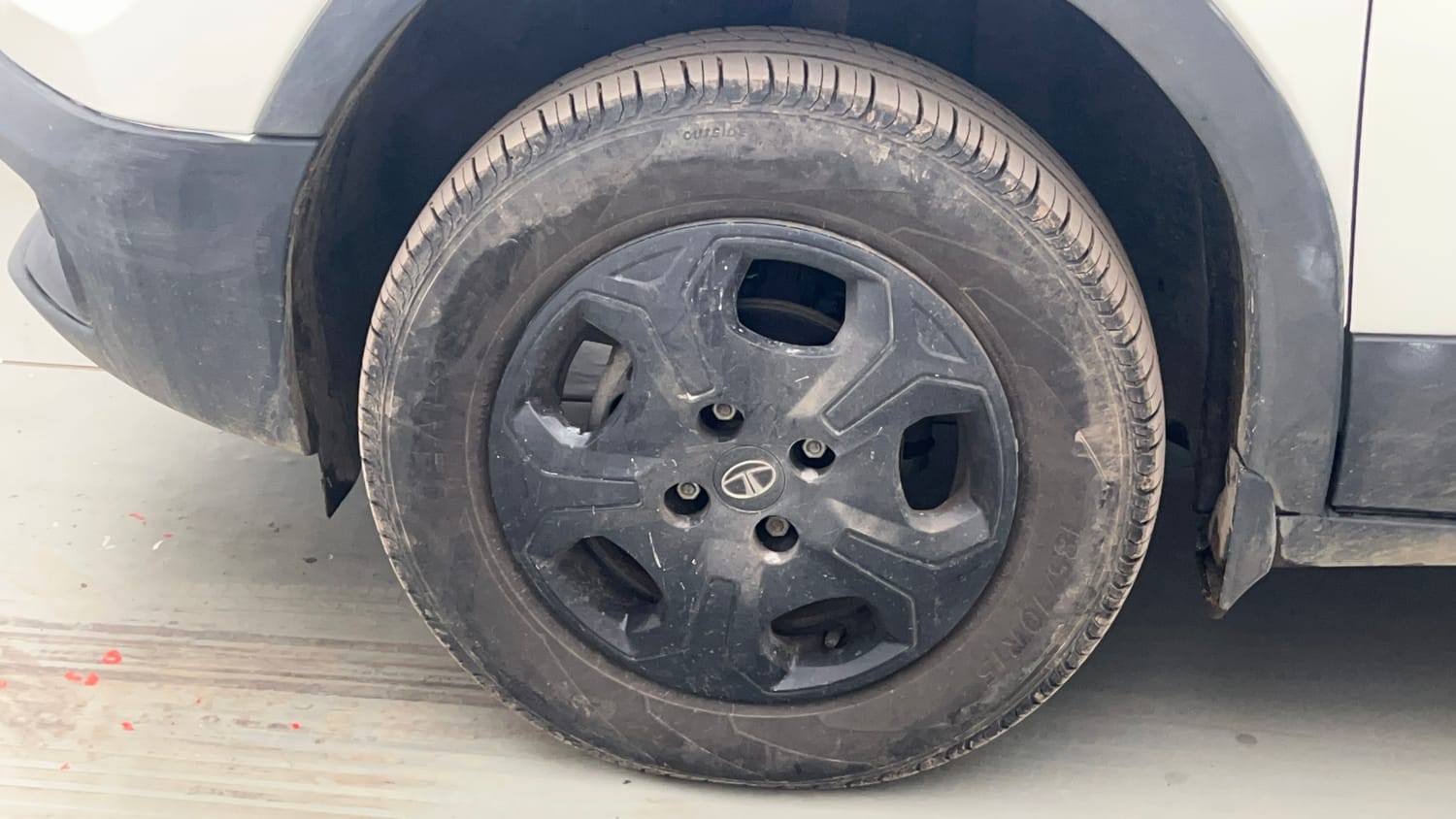 Used 2023 Tata Punch Accomplished MT Petrol Manual tyres LEFT FRONT TYRE RIM VIEW