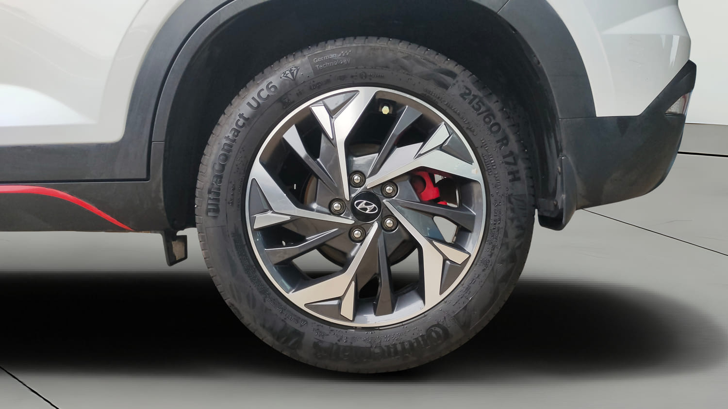 Used 2022 Hyundai Creta SX (O) 1.4 Turbo 7 DCT Dual Tone Petrol Automatic tyres LEFT REAR TYRE RIM VIEW