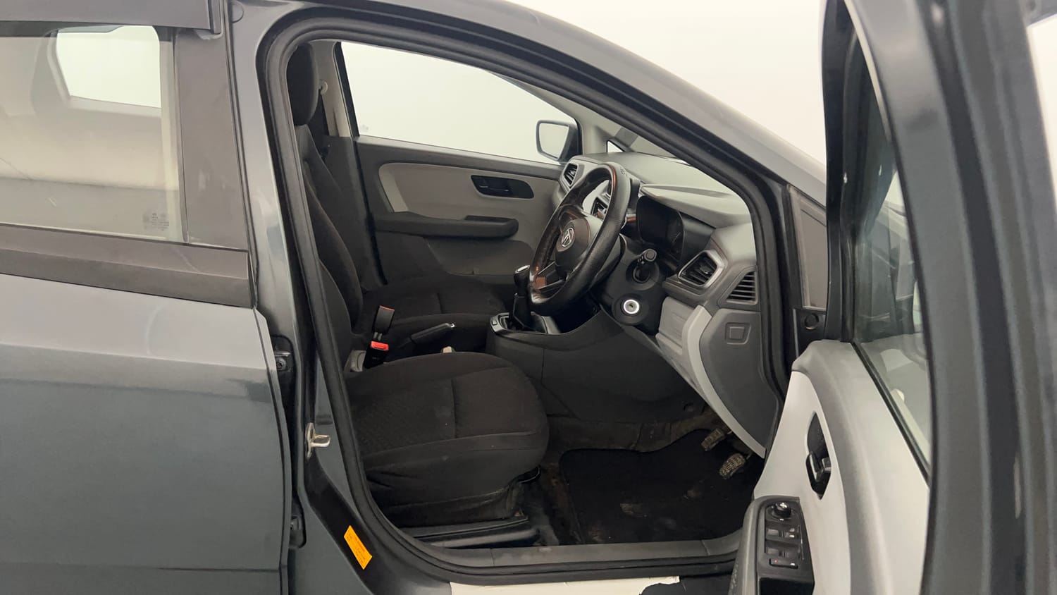 Used 2021 Tata Altroz XM Petrol Petrol Manual interior RIGHT SIDE FRONT DOOR CABIN VIEW