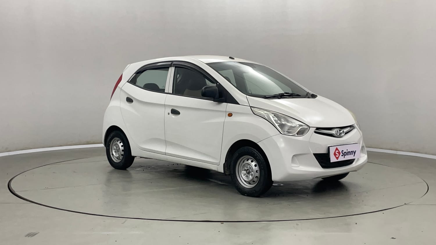Used 2016 Hyundai Eon Era Petrol Manual exterior RIGHT FRONT CORNER VIEW