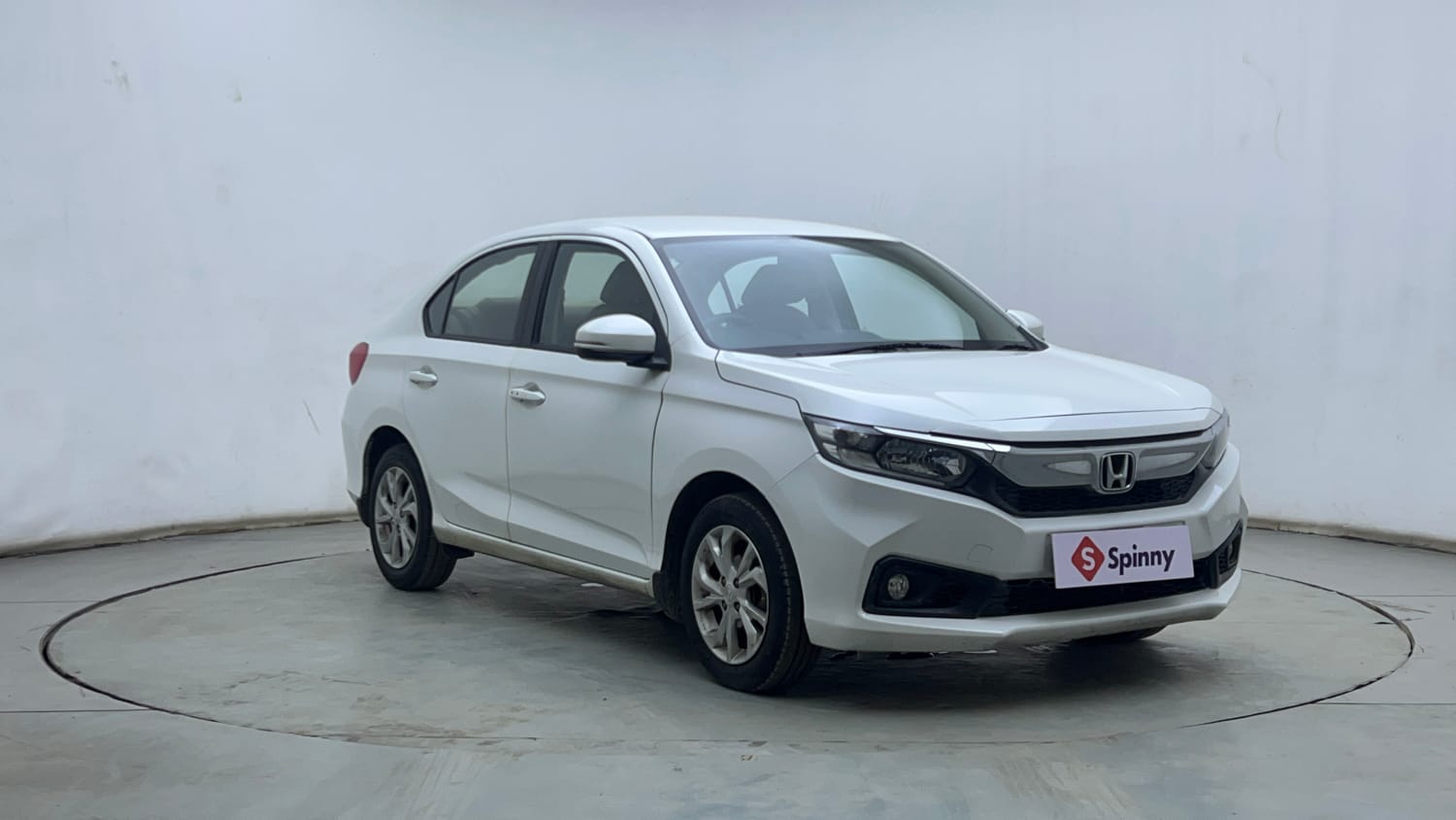 Used 2018 Honda Amaze 1.5 V CVT Diesel Diesel Automatic exterior RIGHT FRONT CORNER VIEW
