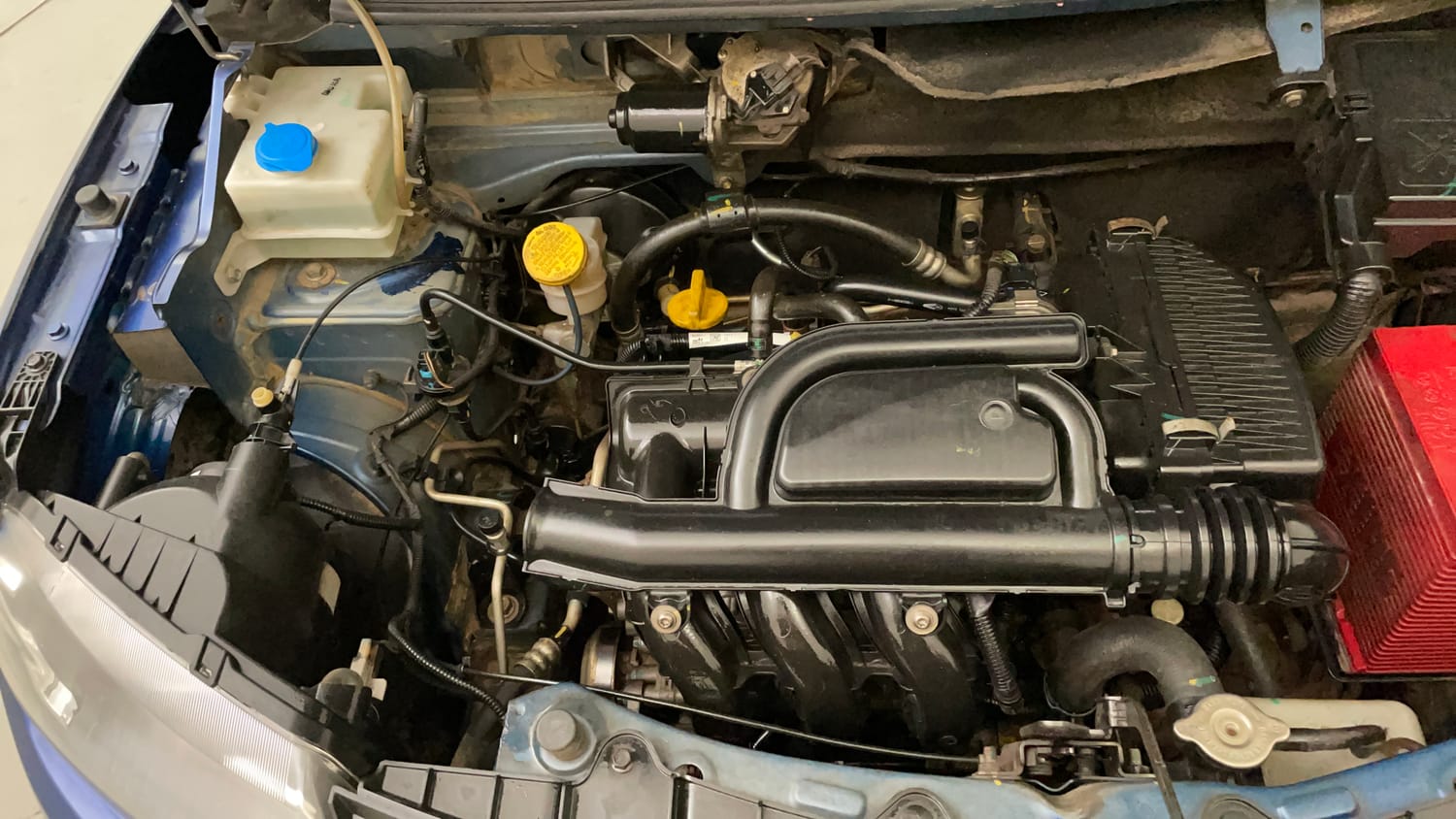 Used 2017 Renault Kwid CLIMBER 1.0 Petrol Manual engine ENGINE RIGHT SIDE VIEW
